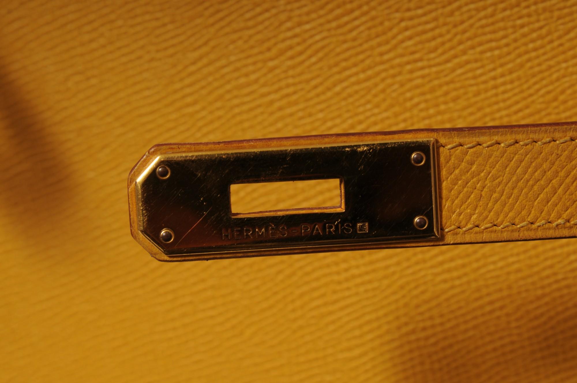 Hermes Kelly 32 Sellier Jaune Ambre Gold Hardware Vintage 2000's Crossbody For Sale 15