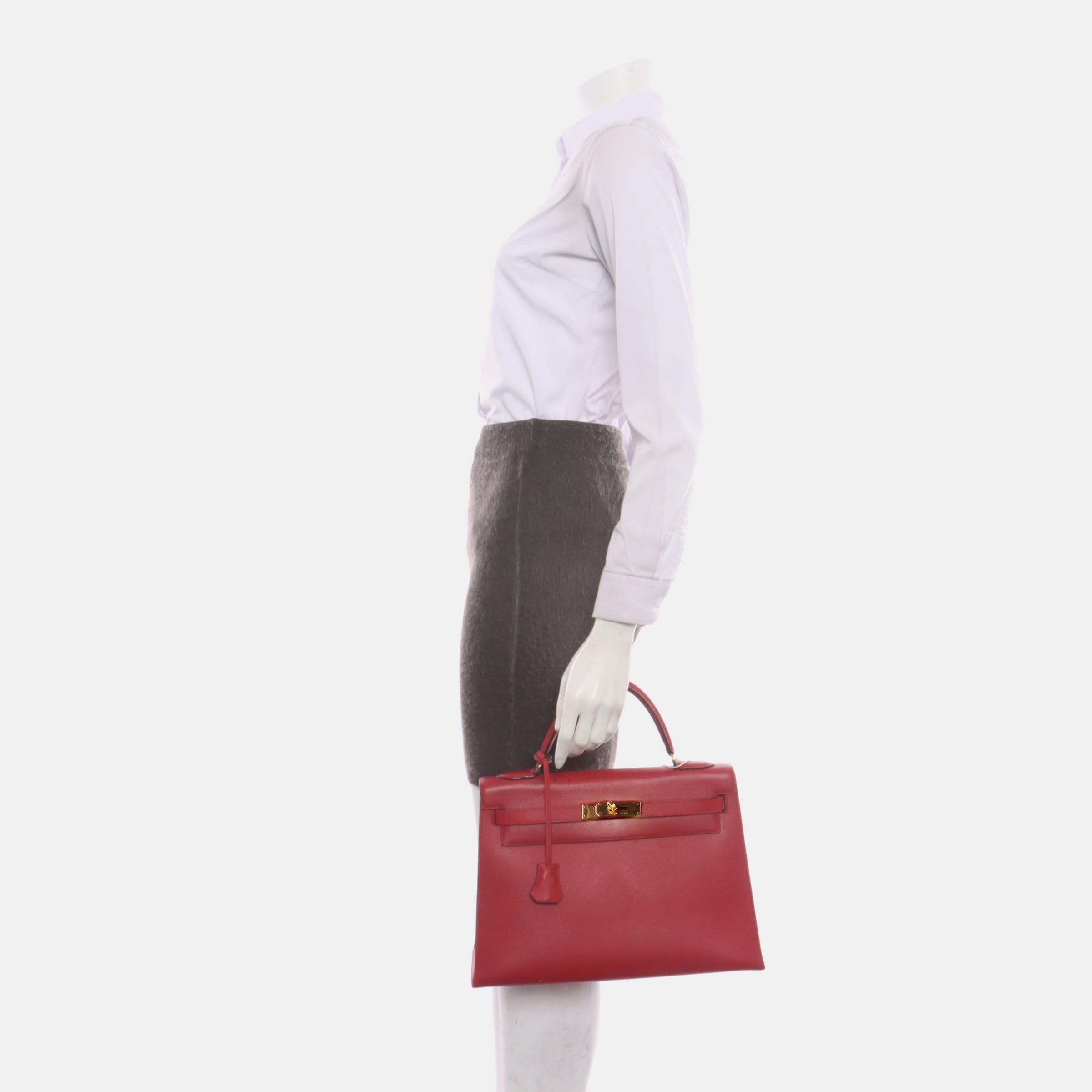 Condition:VERY Good condition.

Overall signs of use. Scratches on leather and hardware. Light stains on the inside. Color was professionally touched up around the corners, flaps, handle. 

DETAILS

Brand: Hermes
Kelly
Stamp: S Circle
Year of