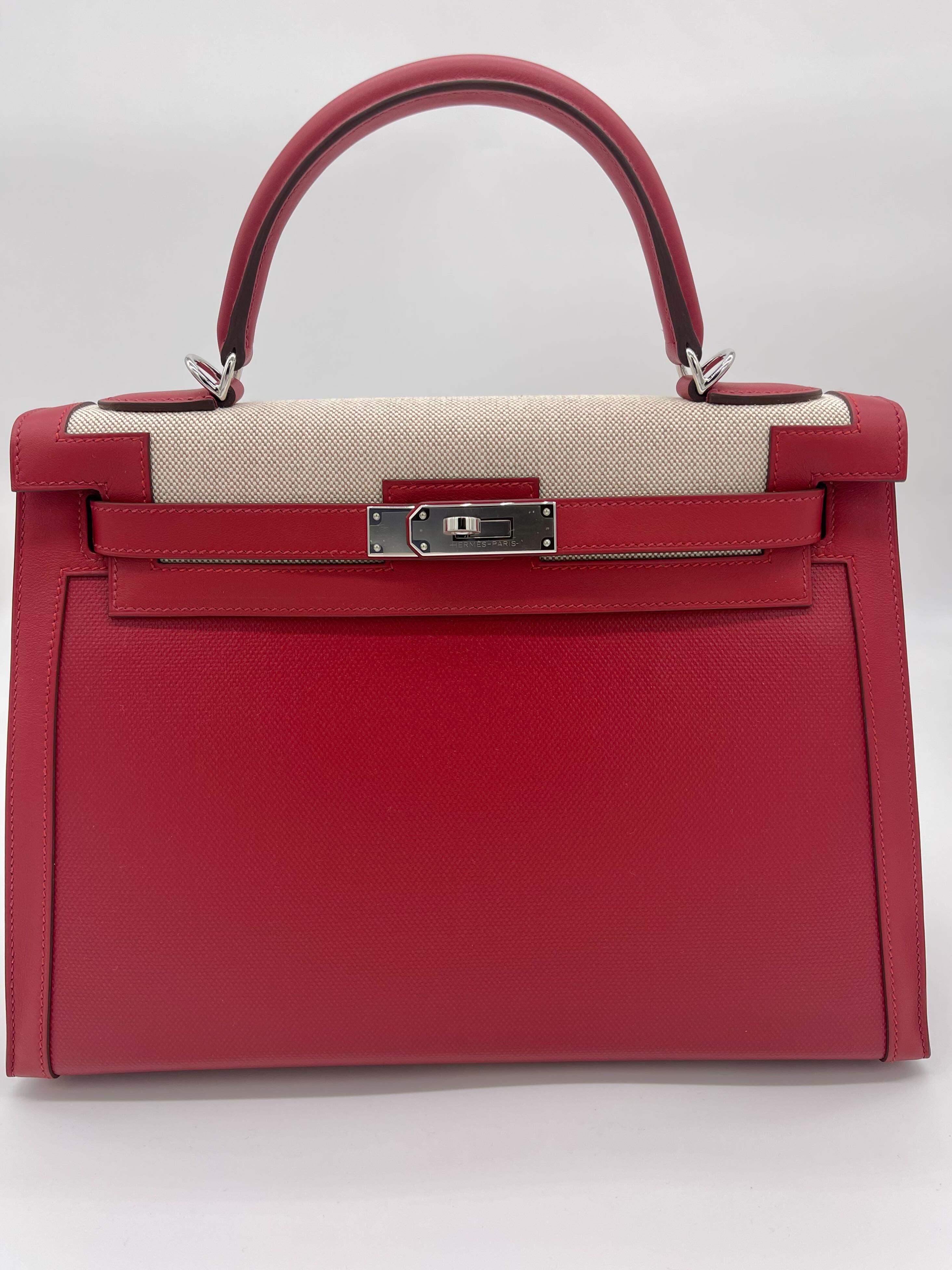 Hermes Kelly 32 Sellier Rouge Piment Swift Leather and Toile Berline, Palladium Hardware

Condition: Brand New
Material: Swift Leather and Toile Berline Canvas
Measurements: 32cm x 22cm x 12 cm
Hardware: Palladium plated

*Comes with strap, lock,