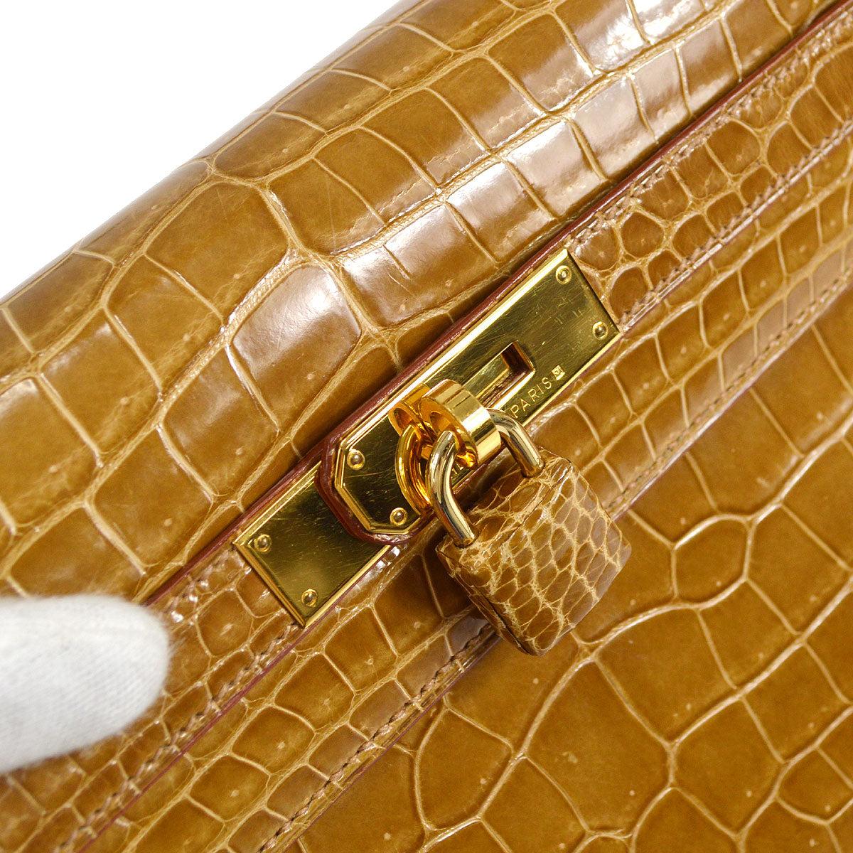 Pre-Owned Vintage Condition
From 1997 Collection
Porosus Crocodile  
Gold Hardware
Includes Clochette, Keys, Padlock, Rain Cover, Dust Bag
W 13.0 