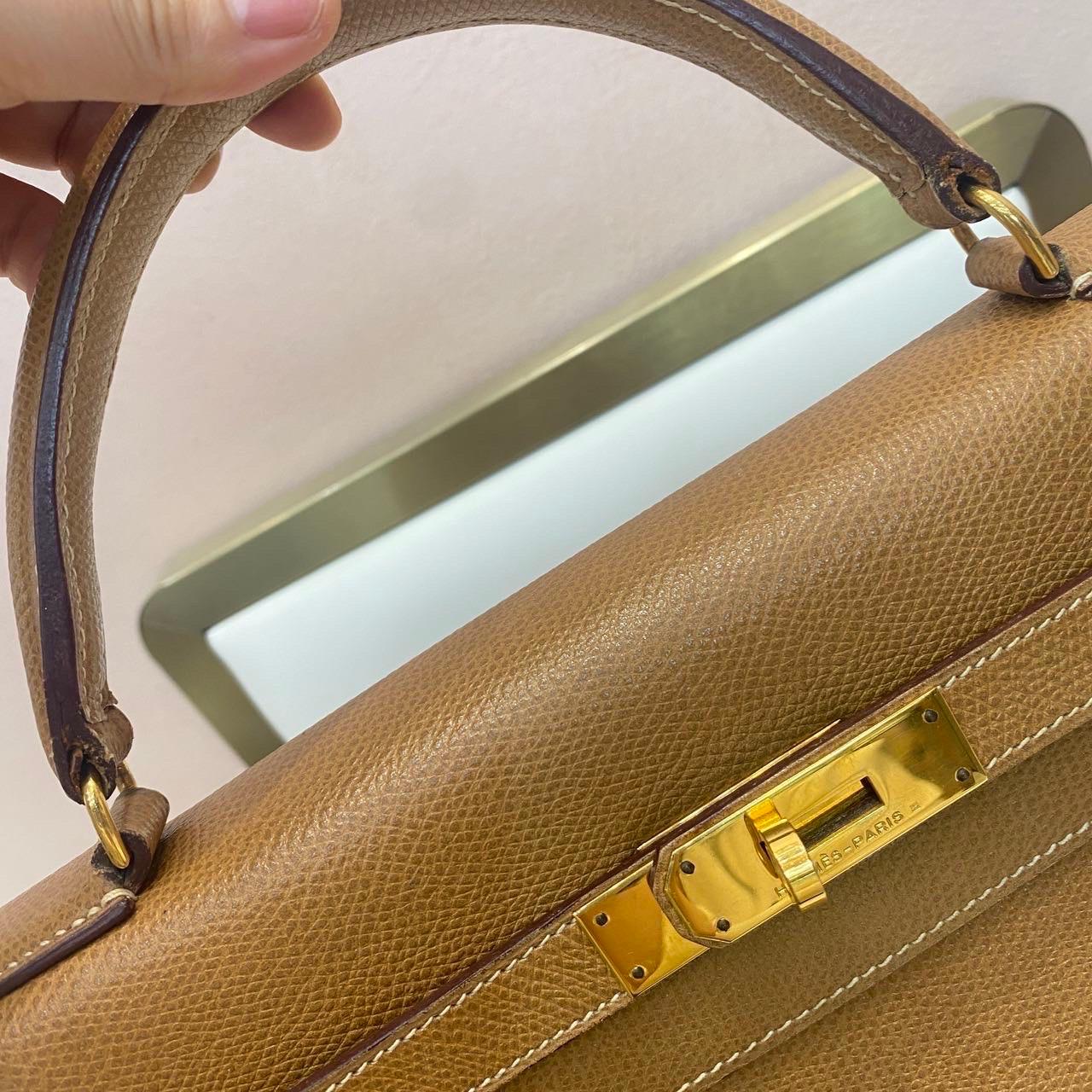 Hermes Kelly 32 Sellier Vintage Gold Epsom Leather Gold Hardware With Strap 1990 For Sale 10