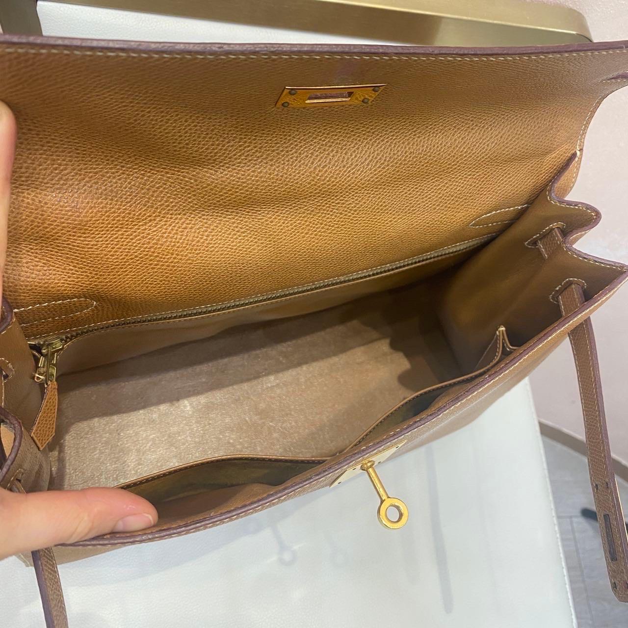 Hermes Kelly 32 Sellier Vintage Gold Epsom Leather Gold Hardware With Strap 1990 For Sale 11
