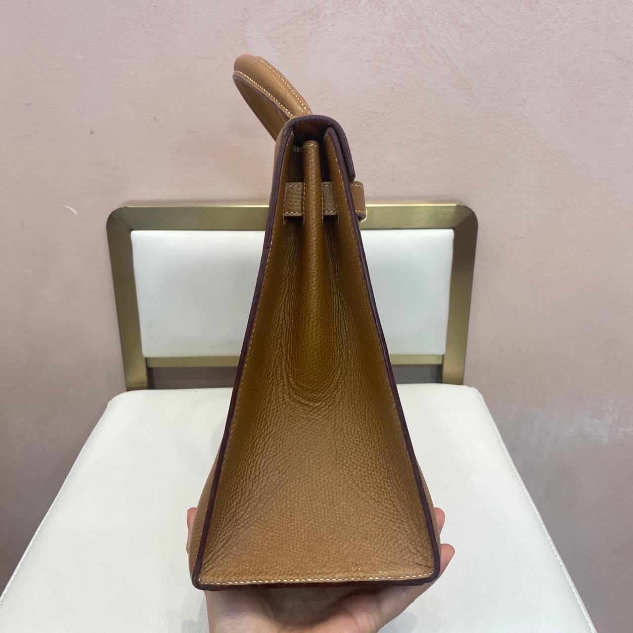 Hermes Kelly 32 Sellier Vintage Gold Epsom Leather Gold Hardware With Strap 1990 In Good Condition For Sale In AUBERVILLIERS, FR