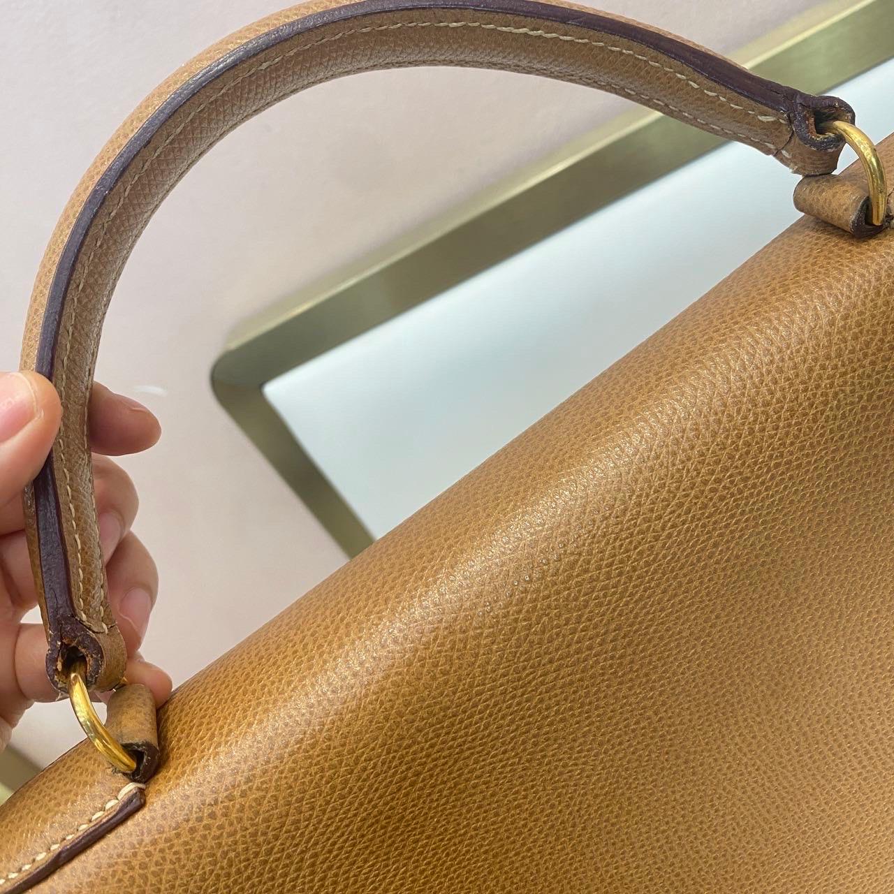Women's Hermes Kelly 32 Sellier Vintage Gold Epsom Leather Gold Hardware With Strap 1990 For Sale