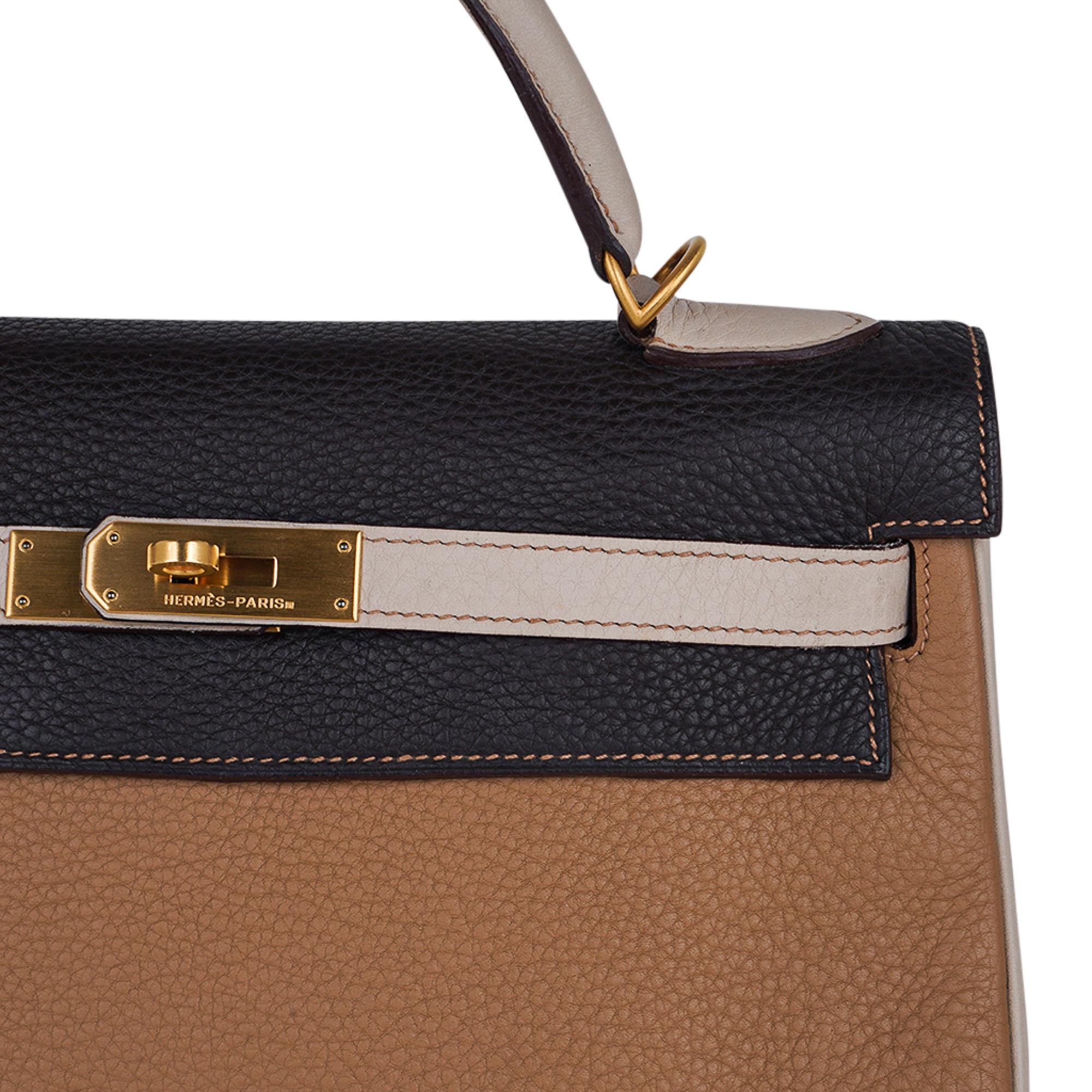 Hermes Kelly 32 Tri-Color Bag Tabac Camel/Ebene/Parchemin Brushed Gold Hardware In Excellent Condition In Miami, FL