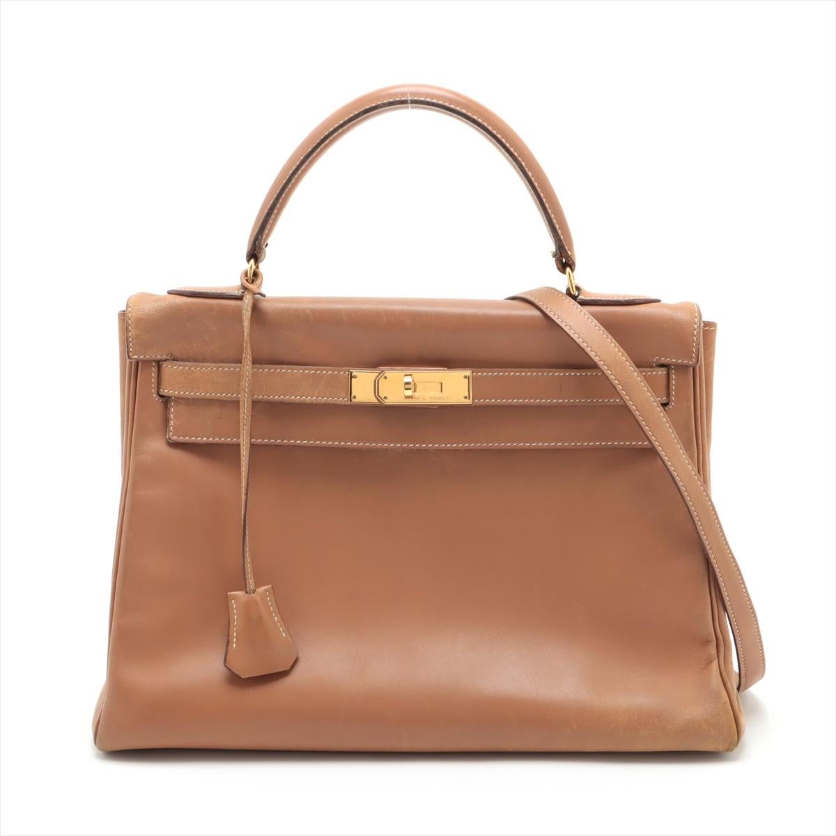 The Hermes Kelly 32 in Veau Gulliver leather and Gold Brown color is a symbol of timeless luxury and exquisite craftsmanship. Meticulously crafted by Hermes artisans, the Kelly 32 is renowned for its iconic silhouette and sophisticated design. The