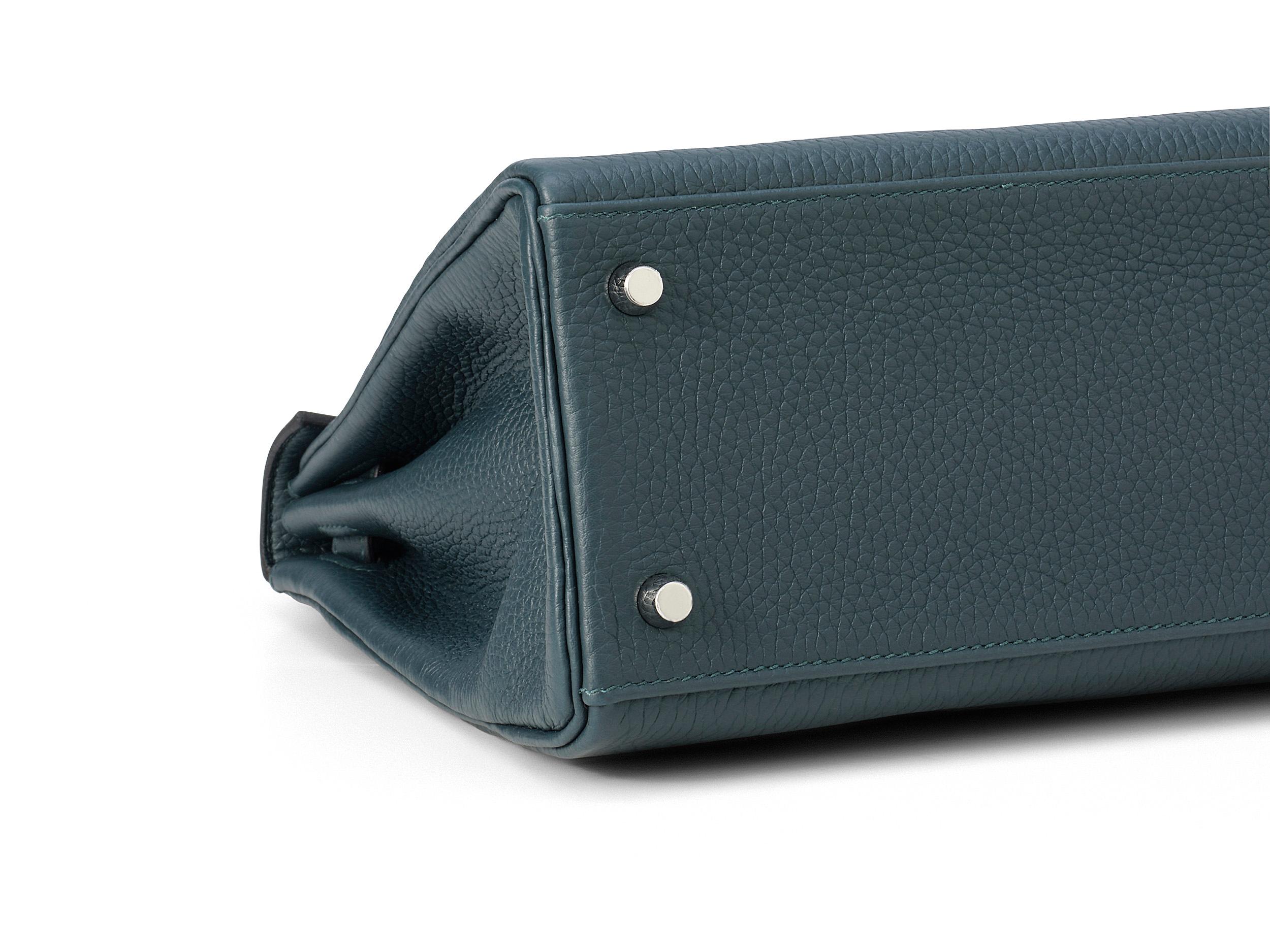 Hermès Kelly 32 Vert Cypres Taurillon Clemence Palladium Hardware für Damen oder Herren im Angebot