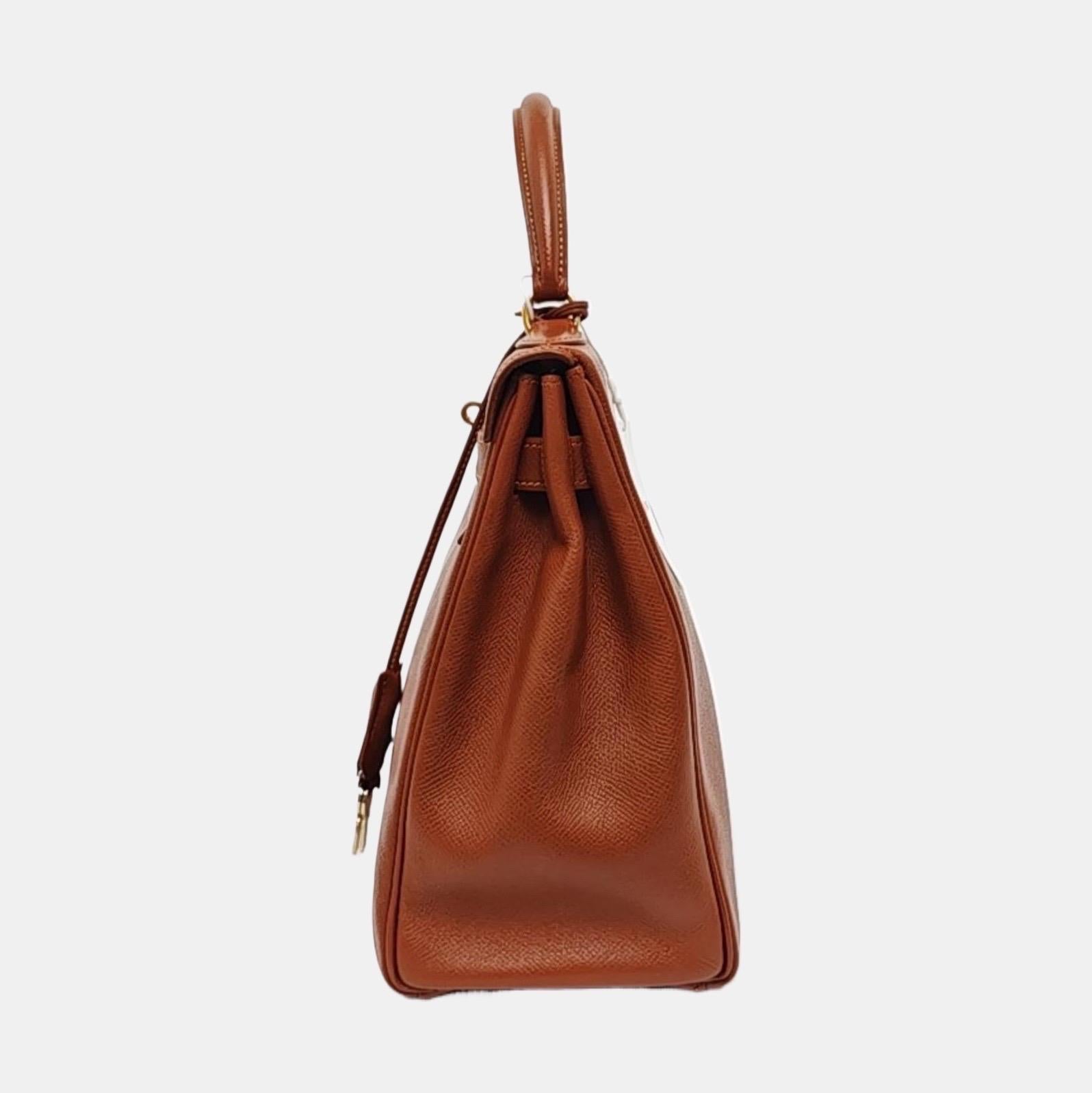Hermes Kelly 32 Vintage Gold Epsom Retourne Gold Hardware 1993 In Good Condition For Sale In AUBERVILLIERS, FR