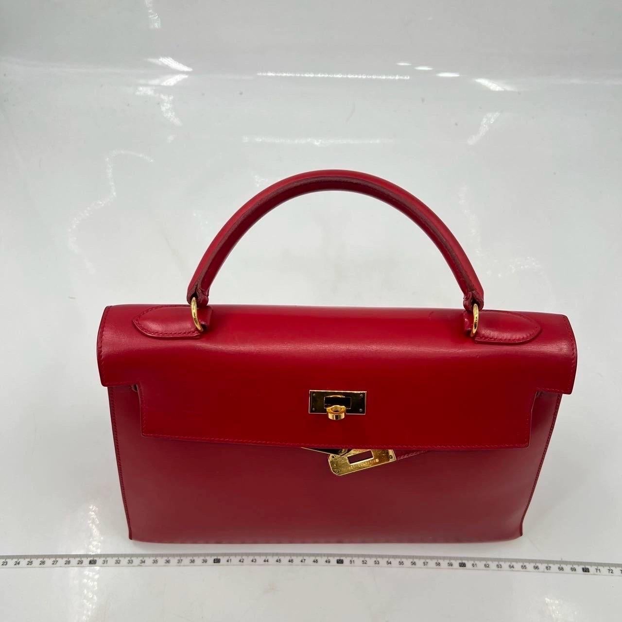 Hermes Kelly 32 Vintage Sellier Rouge Vif Red Box Calf Leather Gold HW 1988 Circ For Sale 1
