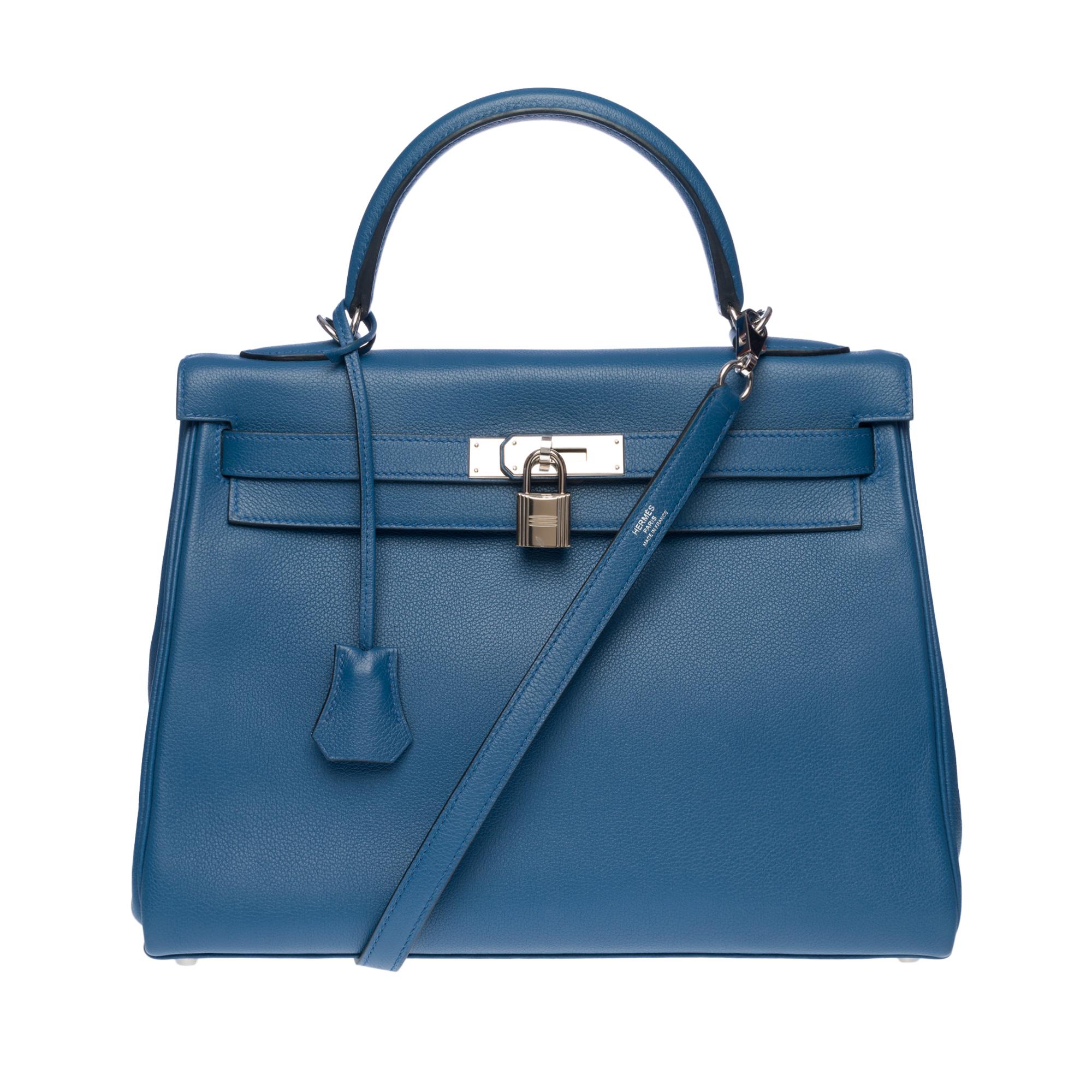 Gorgeous Hermes Kelly 32 handbag strap in Evercolor Blue Agate leather, palladium silver metal hardware, blue leather handle, removable blue evercolor leather shoulder strap for hand or shoulder support

Flap closure
Inner lining in blue leather one