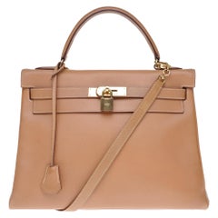 Hermès Kelly 32cm handbag with strap in gold courchevel leather, Gold hardware