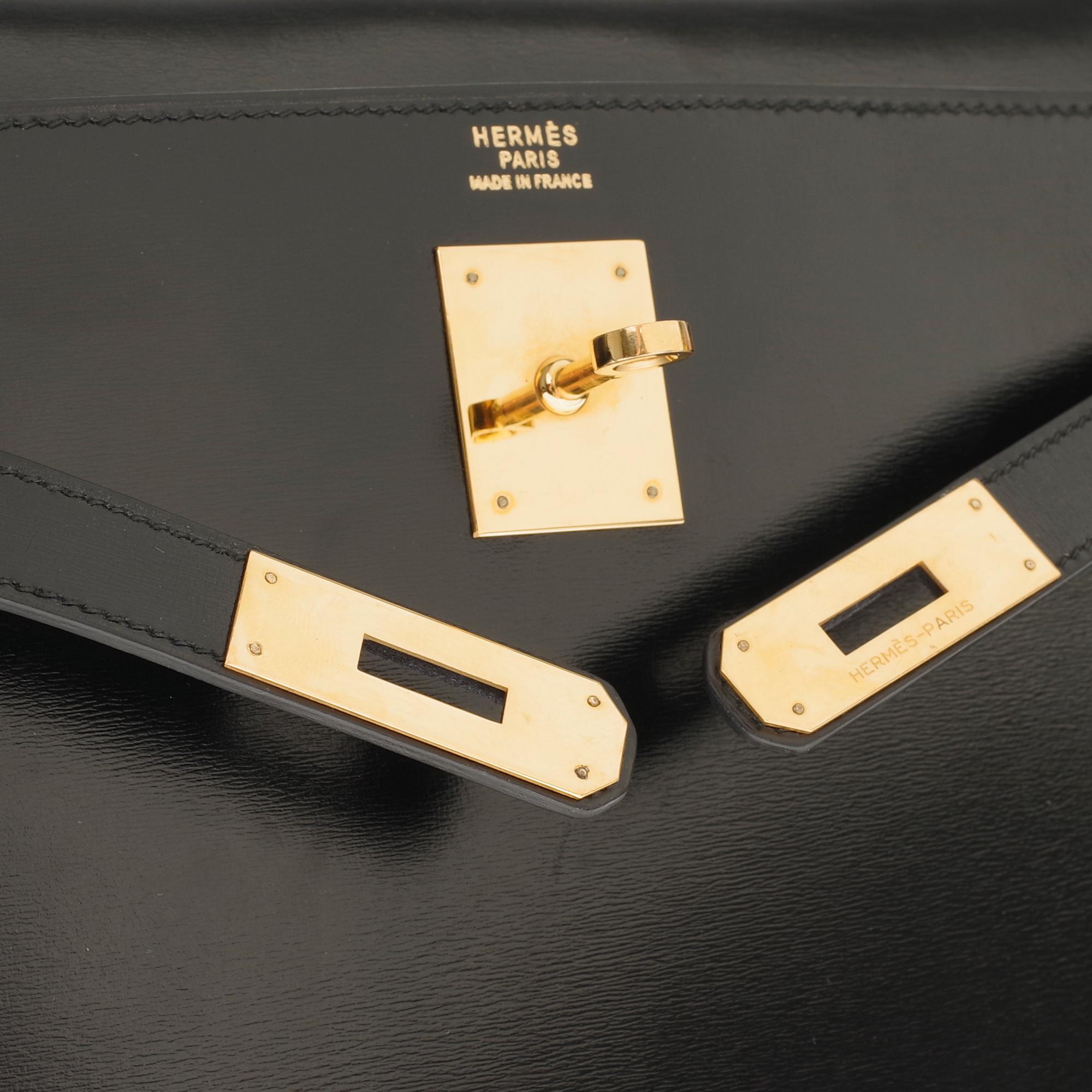 Women's Hermès Kelly 32cm sellier handbag with strap in black calfskin, gold hardware!