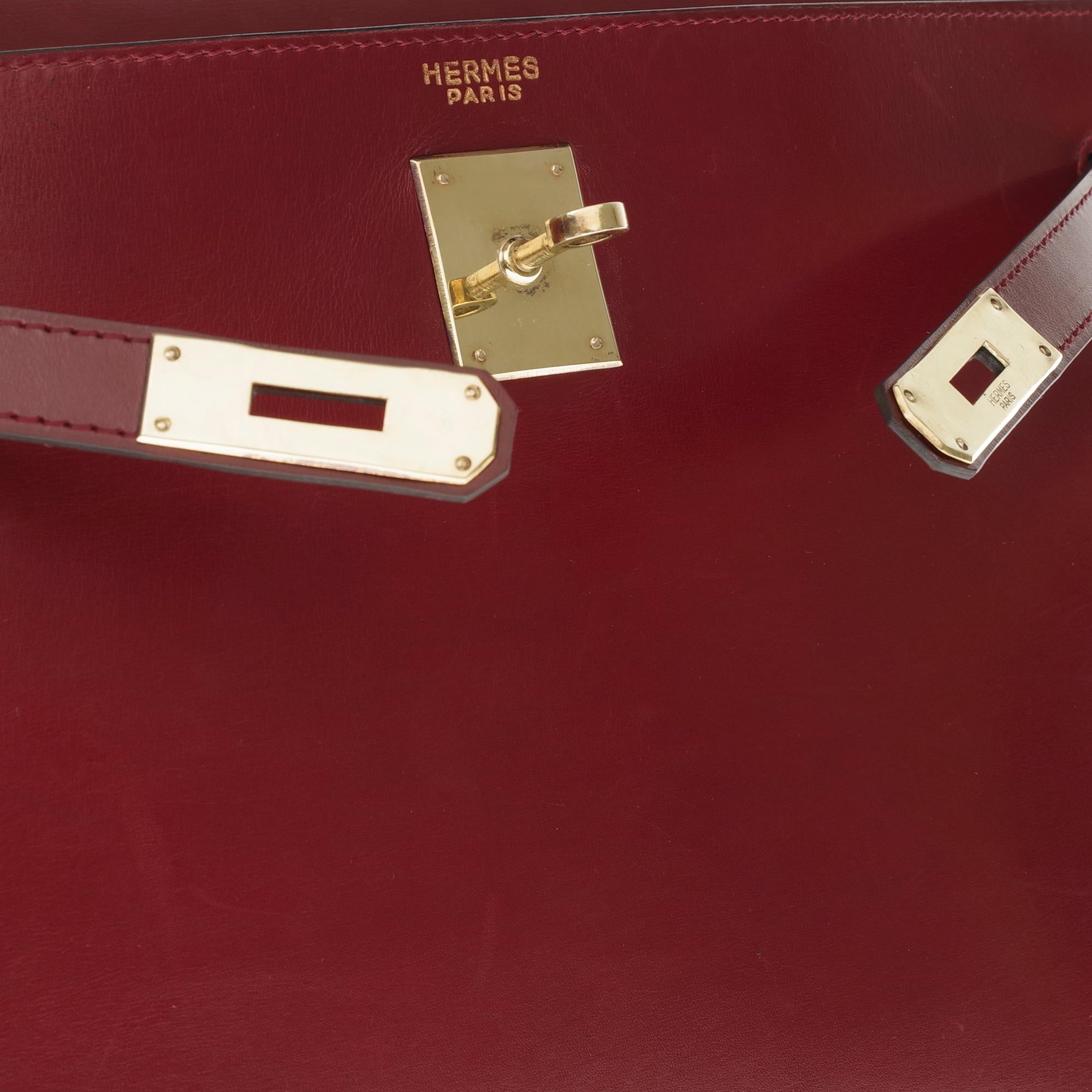Hermès Kelly 32cm sellier handbag with strap in burgundy calfskin, gold hardware 1