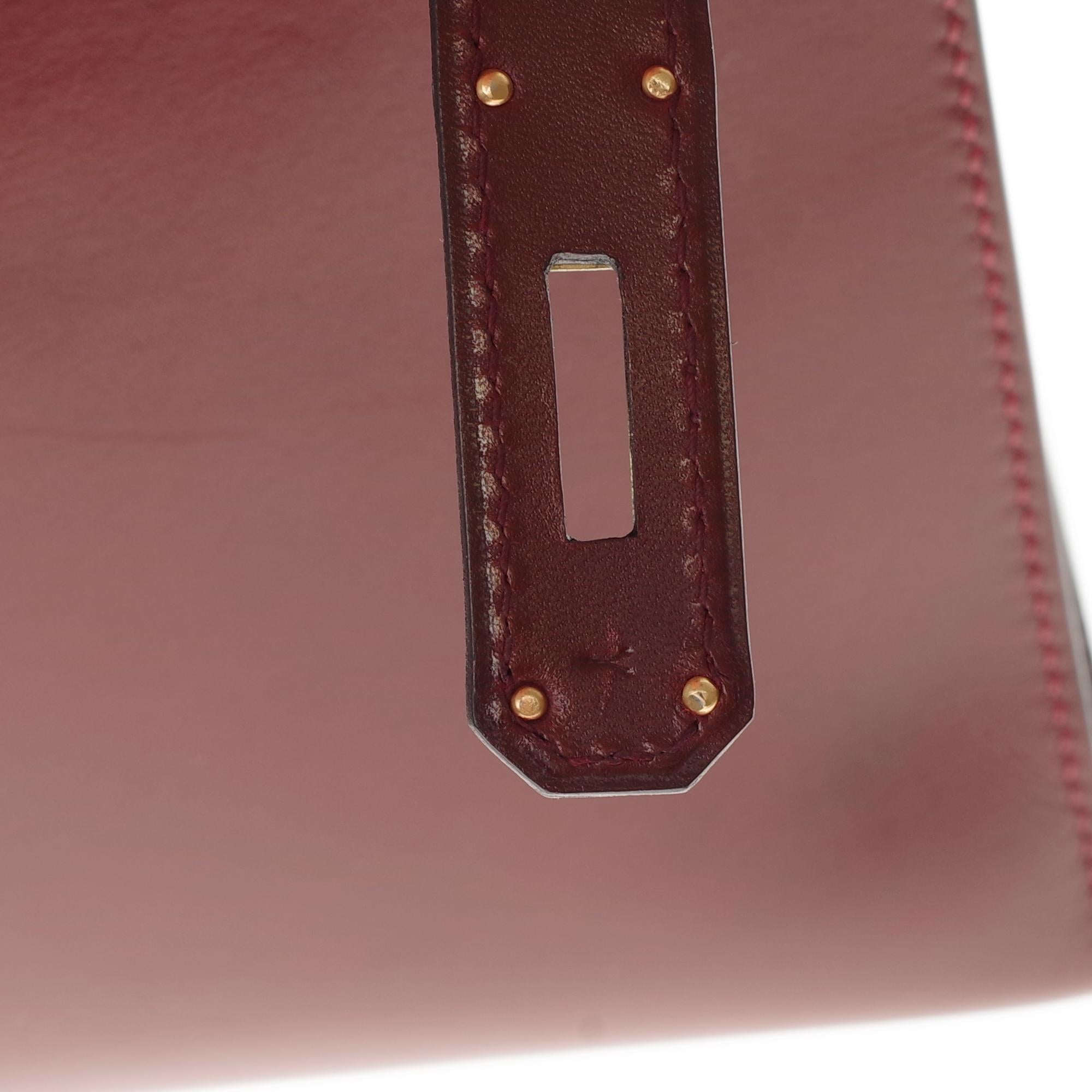 Hermès Kelly 32cm sellier handbag with strap in burgundy calfskin, gold hardware 2