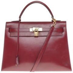 Hermès Kelly 32cm Sellier Handtasche mit Riemen aus bordeauxfarbenem Kalbsleder, goldene Beschläge