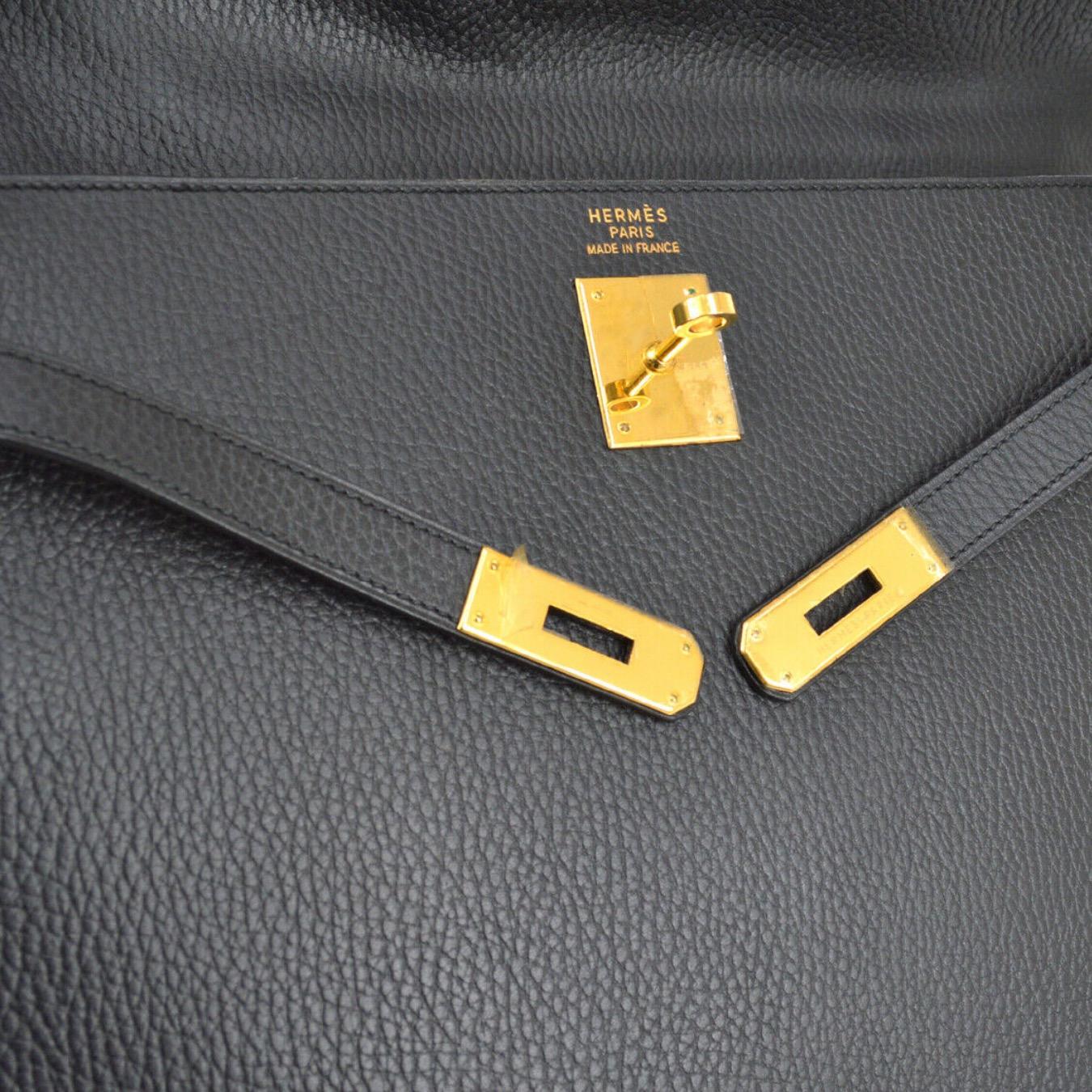 Leather
Gold tone hardware
Leather lining
Turn-lock closure
Made in France
Date code present
Top Handle 4