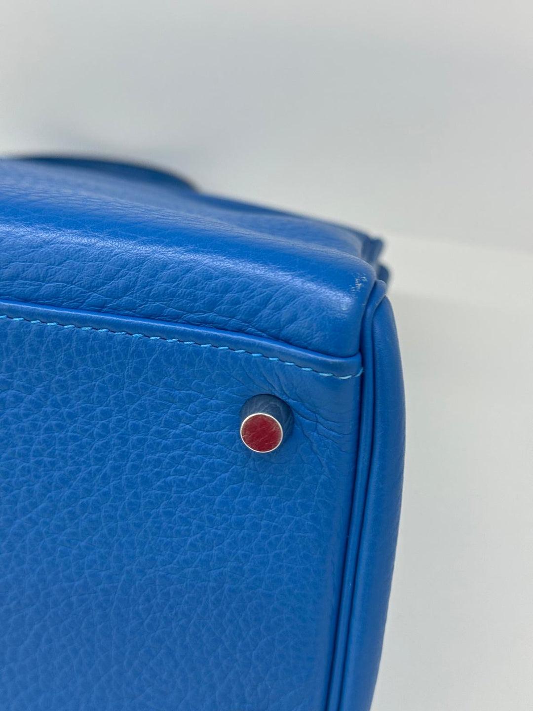 Condition: Excellent used condition

- no signs of wear, hardware intact, very light wear on bottom of corners

Colour: Blue Mykonos

Leather: Togo 

Stamp/Year: O Square (2011)

Hardware Colour: PHW

Inclusion: box, dust bag, raincoat

Origin: