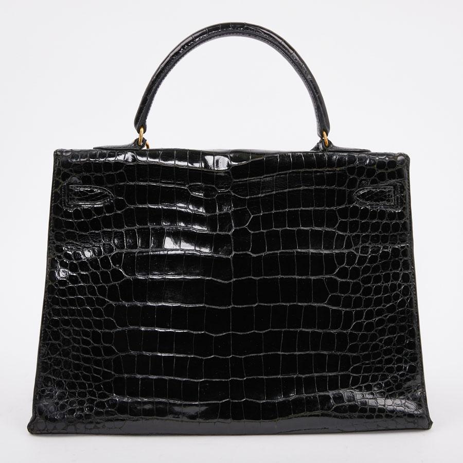 HERMES Kelly 35 Crocodile Shiny Black Bag In Good Condition For Sale In Paris, FR