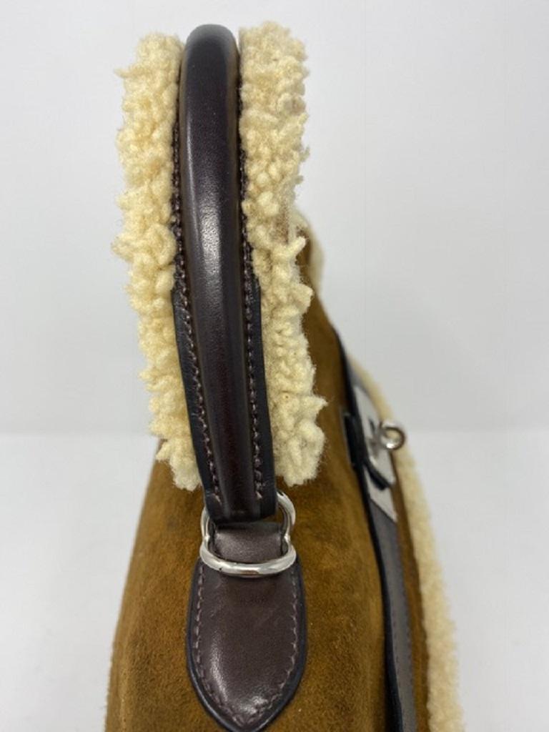 This incredibly rare limited edition Hermès Kelly Teddy Shearling 35cm bag was designed by Jean Paul Gaultier in 2005. Crafted in very limited quantities, this bag is made from brown sheepskin wool on the exterior with Chevre leather on the interior