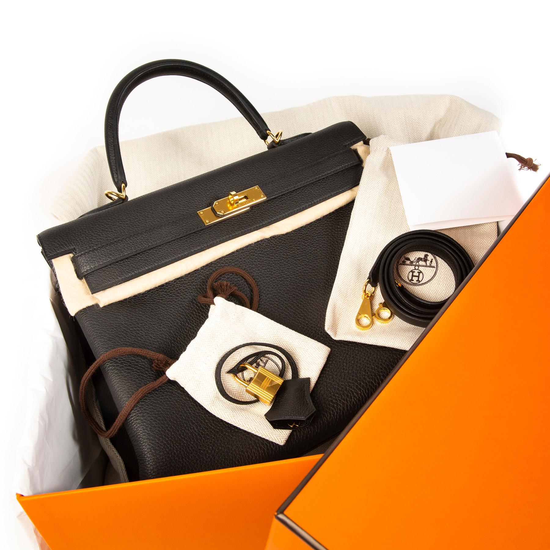 Hermès Kelly 35 Retourne Togo Black GHW
The iconic Hermès Kelly bag is fit for a princess, with its structured lines, beautiful golden details and a vibe of understated luxury.
This gorgeous bag is crafted out of fine Togo leather, a leather which