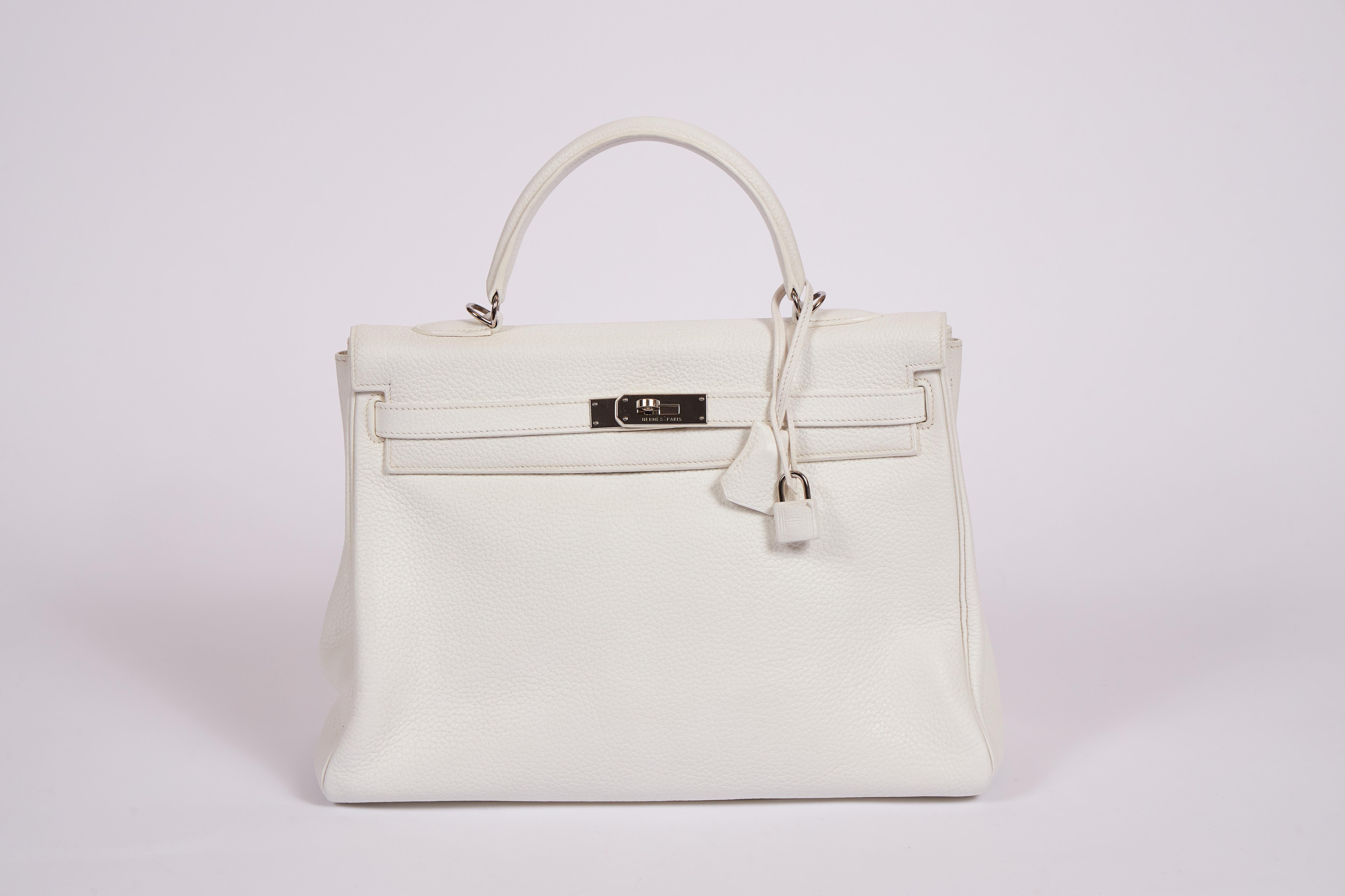 Hermes kelly bag 35 cm retourne in white taurillon clemence leather and palladium hardware. Detachable strap, 35