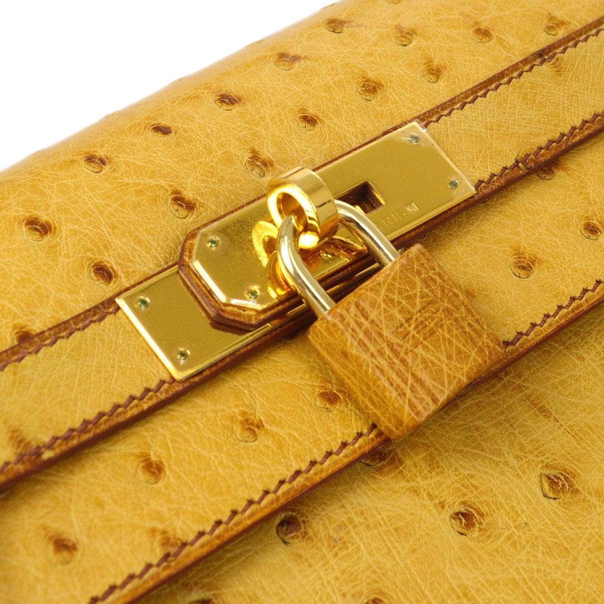 Pre-Owned Vintage Condition
From 1999 Collection
Ostrich
Gold Tone Hardware
Leather Lining
Measures 14.25