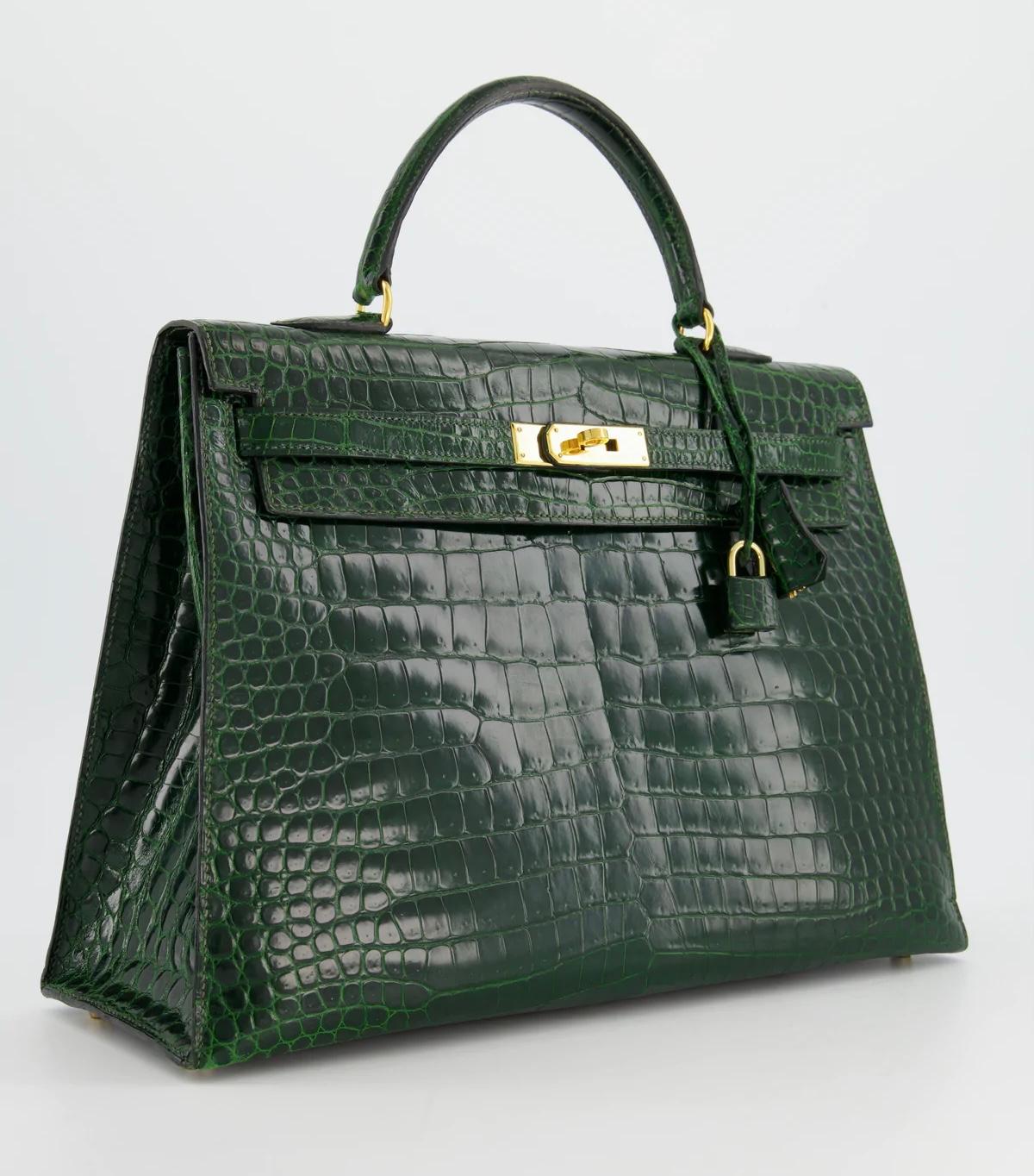 Hermes Kelly 35cm in Vert Fonce Crocodile Shiny Porosus with Gold Hardware

This bag is in very good condition with minor signs of wear to the corners.
Please see all of the photos for more information on this item
An absolutely incredible price for