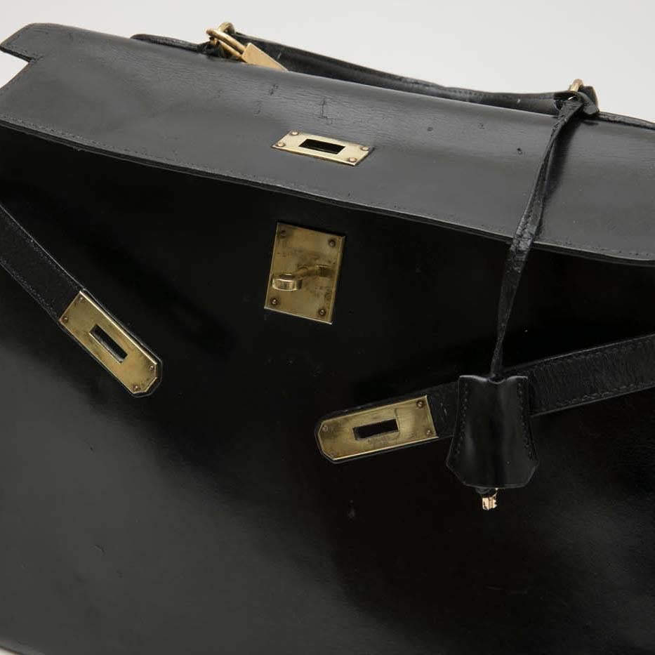 HERMES 'Kelly 35' Vintage Bag in Black Box Leather In Good Condition In Paris, FR