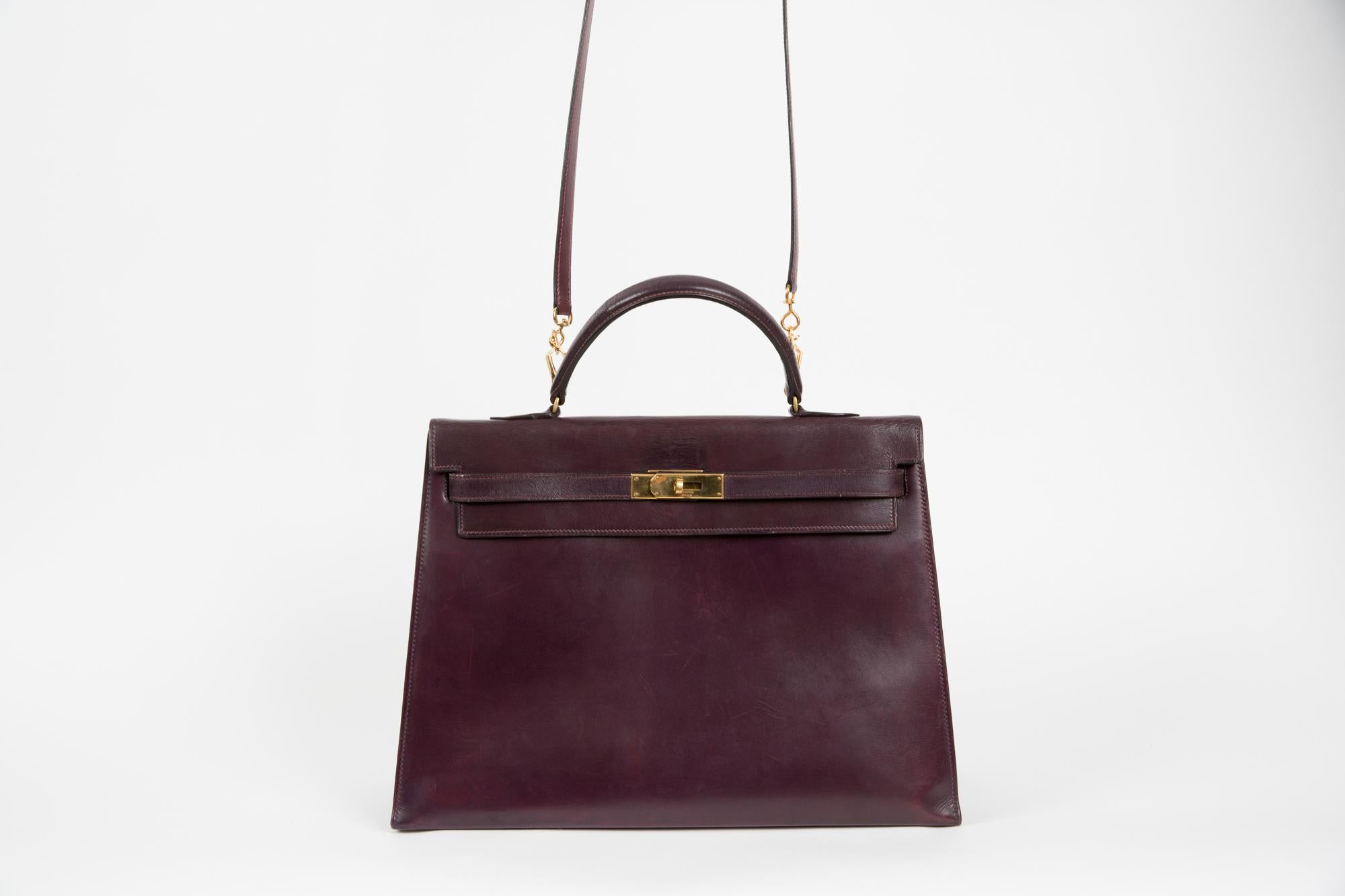 Hermes Kelly 35cm Cherry Boxcalf     In Good Condition In Paris, FR