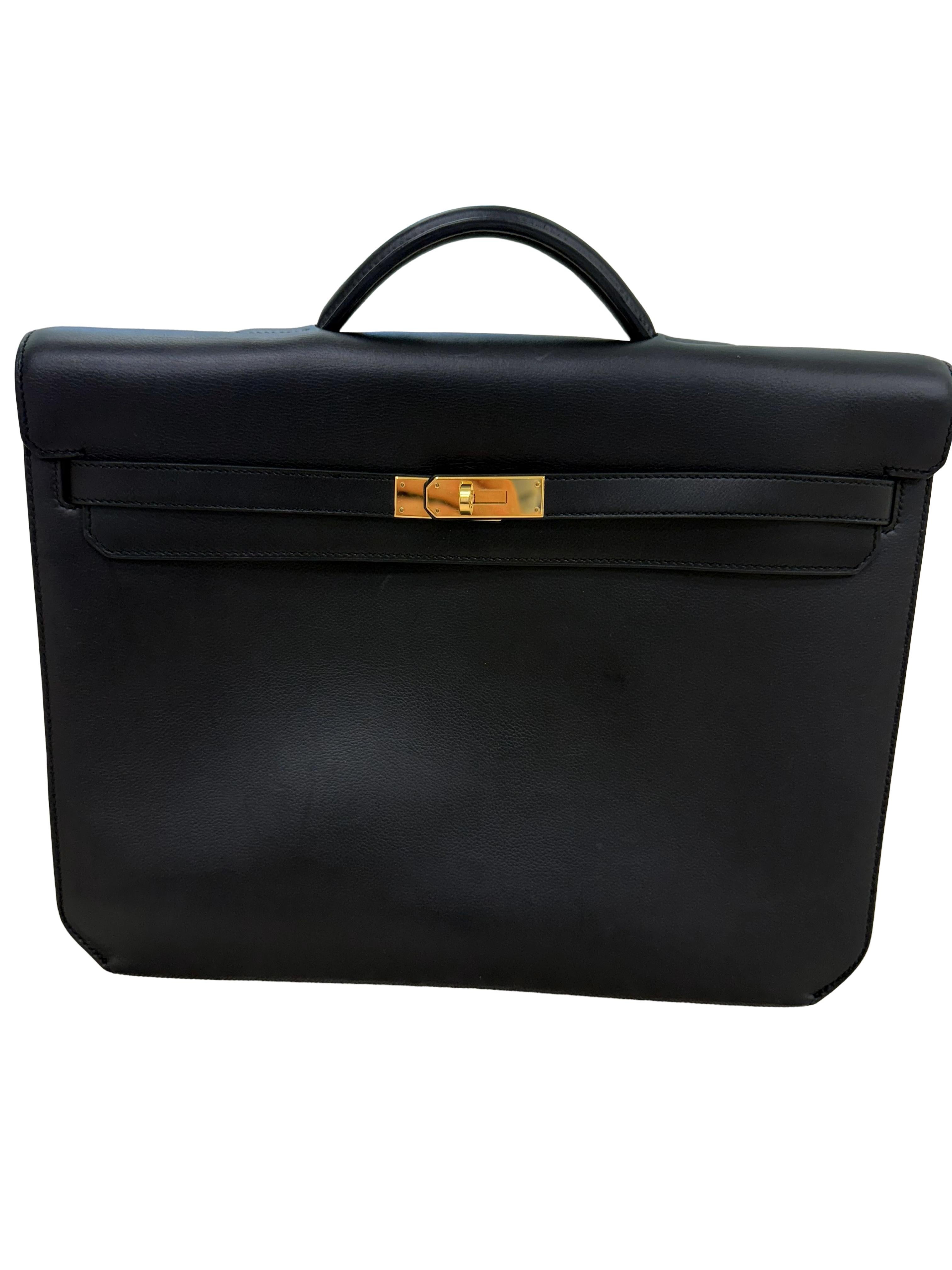 Donna Hermes Kelly 36 Noir Epsom Leather With Gold Hardware Handbag in vendita