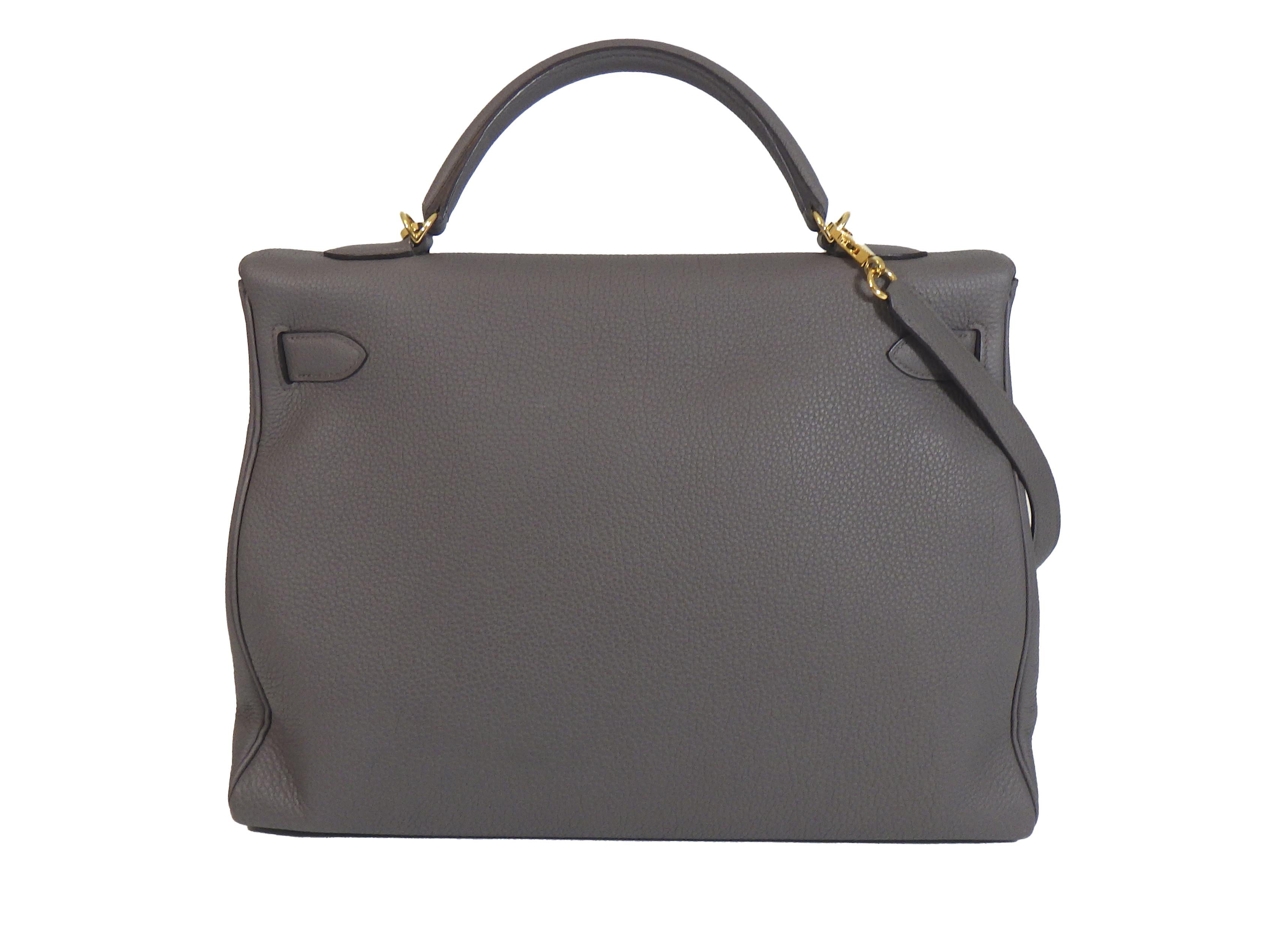 Hermes - Excellent - Kelly 40 2017 - Etain - Handbag

Description

Hermès Top Handle Bag
Rolled Handles & Single Shoulder Strap
Turn-Lock Closure at Front

Measurements

Width: 14.7 in / 37.338 cm
Height: 11 in / 27.94 cm
Depth: 5.9 in / 14.986