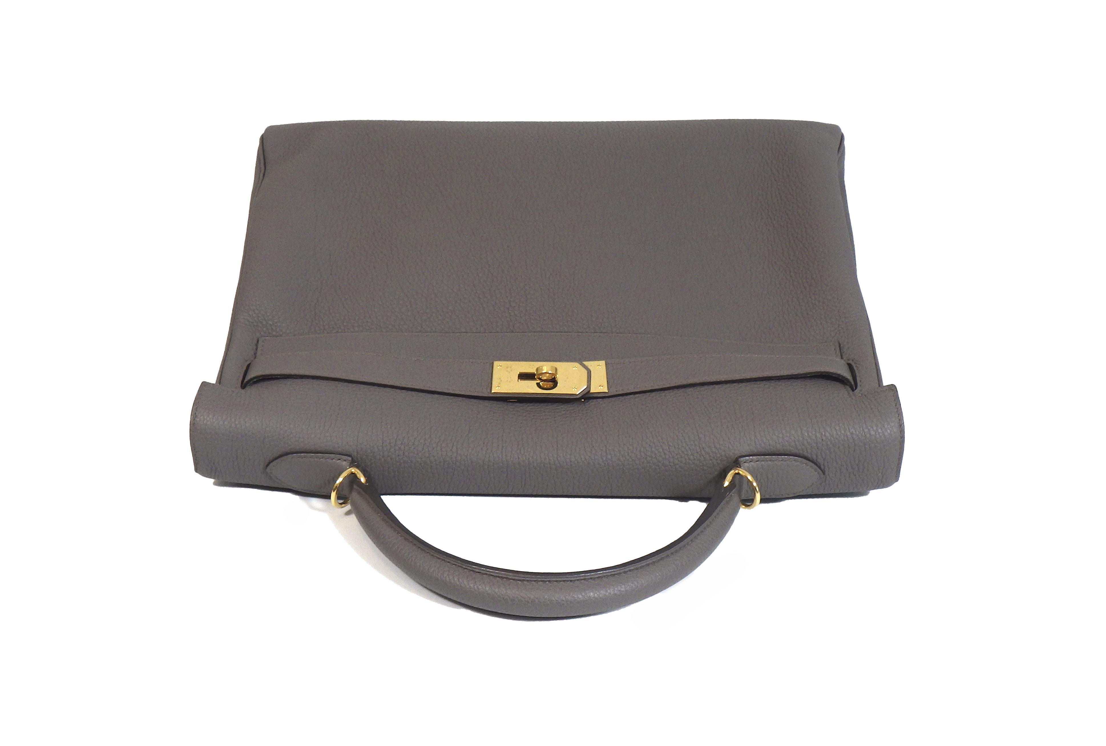 HERMES - Kelly 40 2017 - Etain - Top Handle w/ Shoulder Strap In Excellent Condition In Sanford, FL