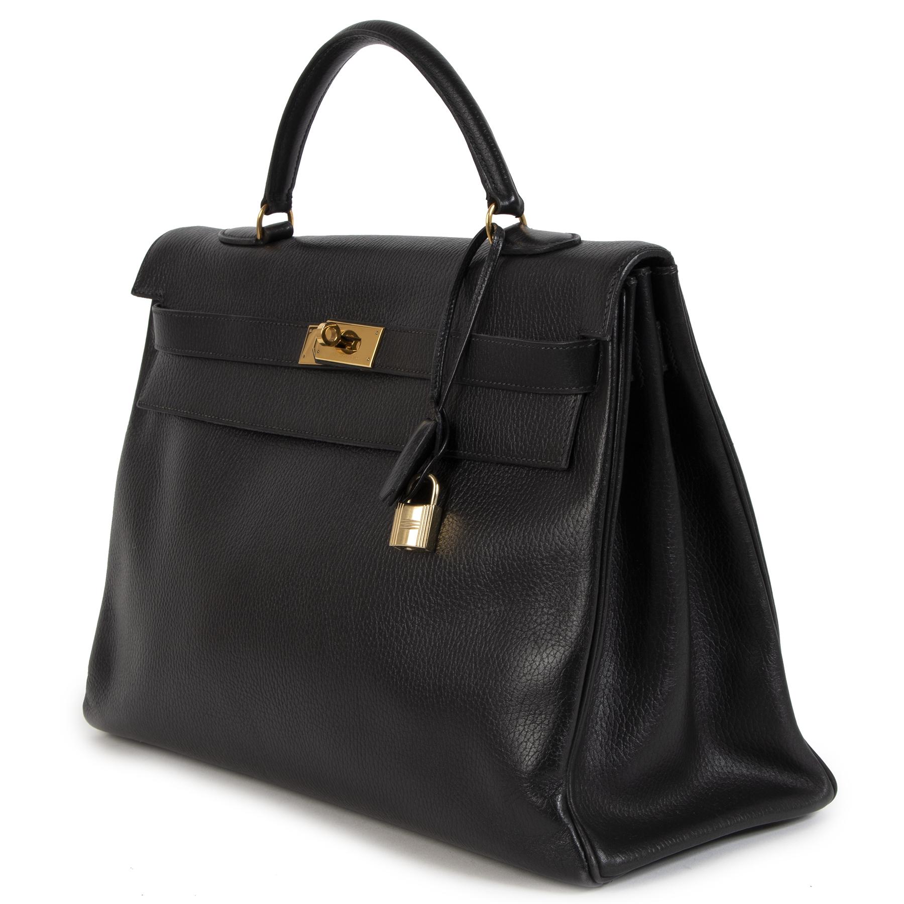 Hermès Kelly 40 Noir Vache Ardennes GHW Bon état à Antwerp, BE