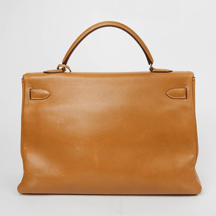 Brown HERMES Kelly 40 Courchevel Gold Leather Bag