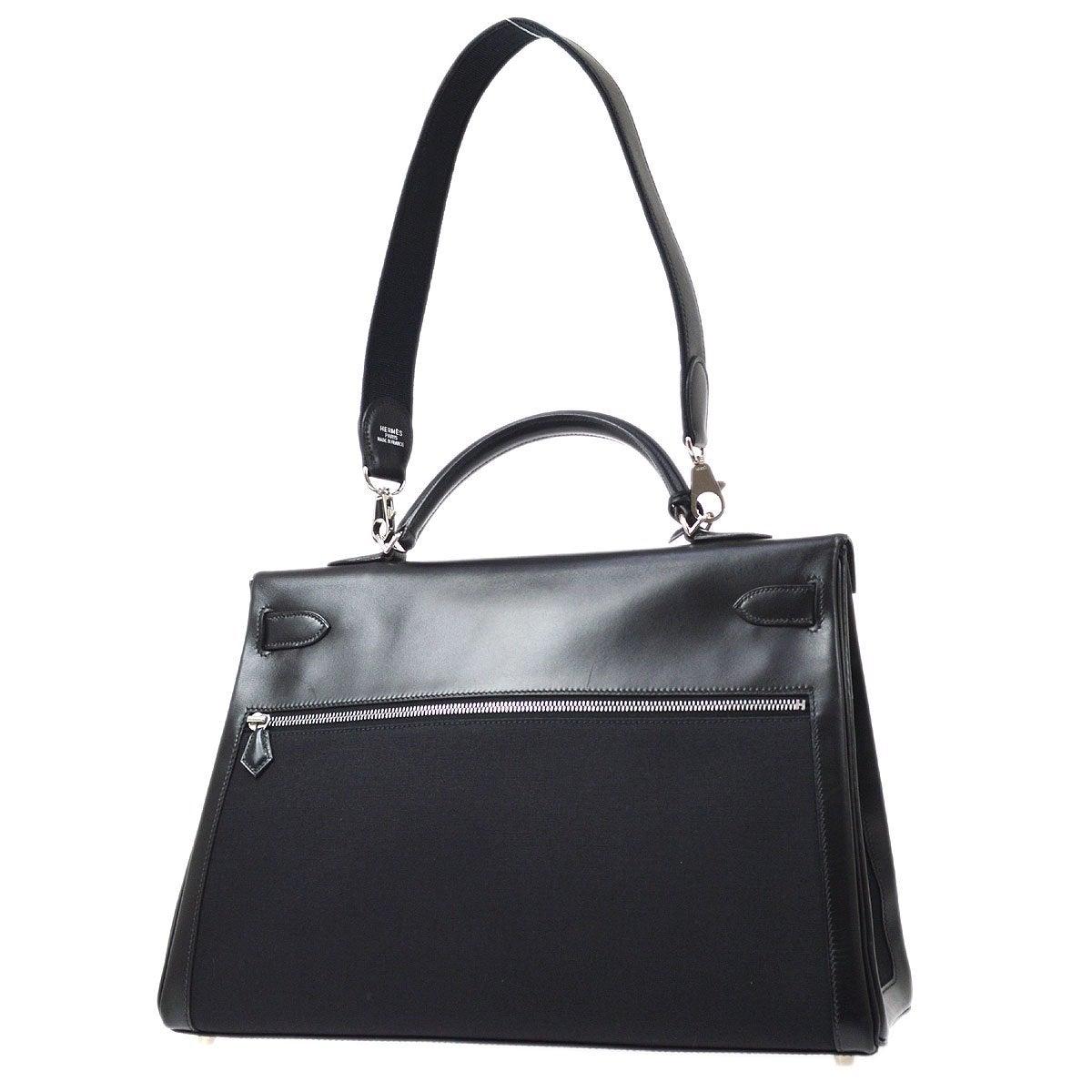 Pre-Owned Vintage Condition
From 2004 Collection
Toile Canvas
Box Calfskin Leather
Leather Lining
Measures 9.5