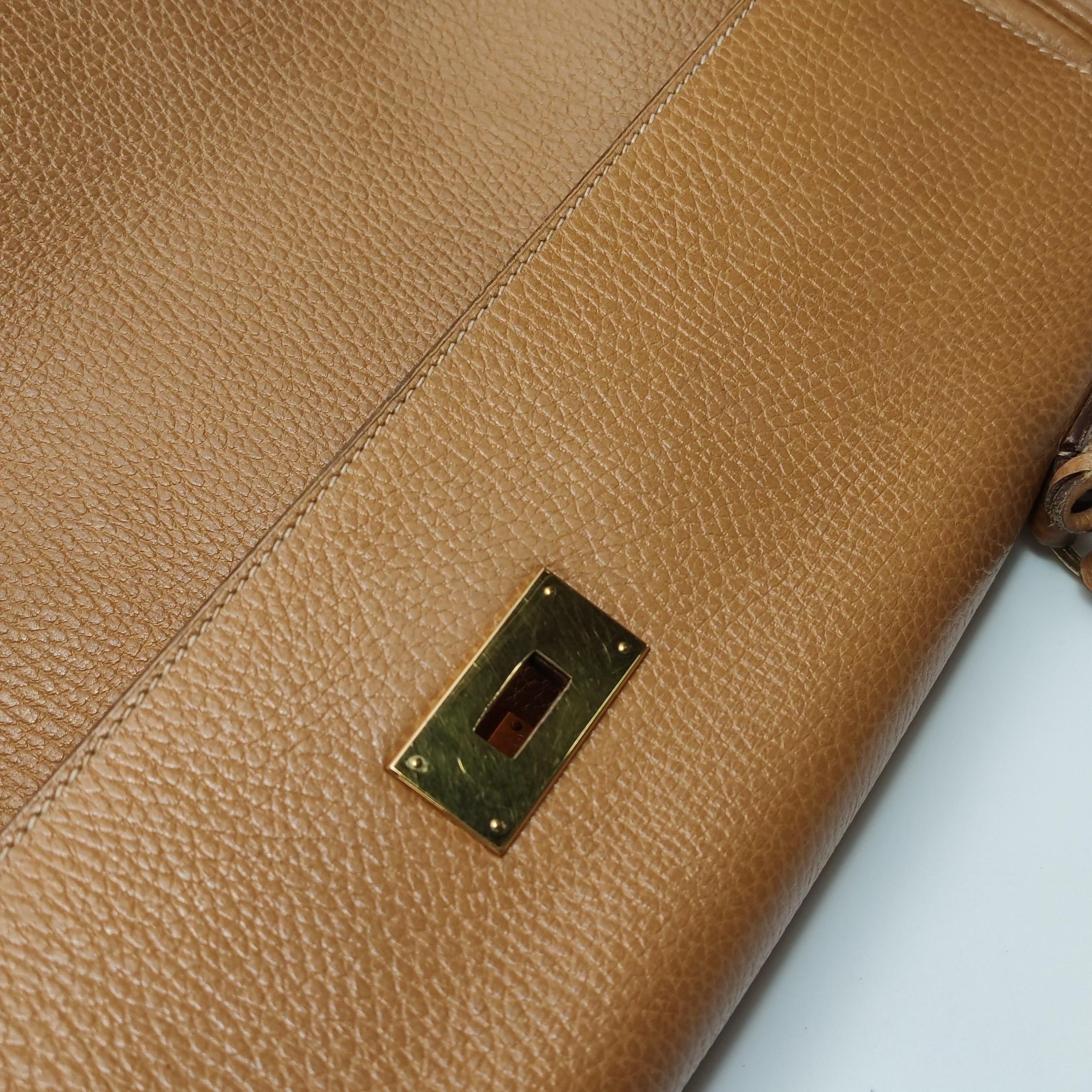 Hermes Kelly 40 Retourne Gold Togo Leather Gold Hardware 1993 en vente 7