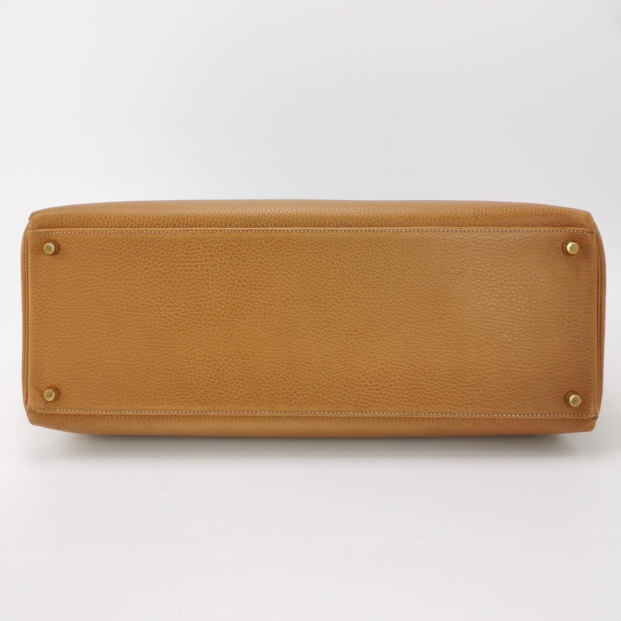 Hermes Kelly 40 Retourne Gold Togo Leather Gold Hardware 1993 en vente 4