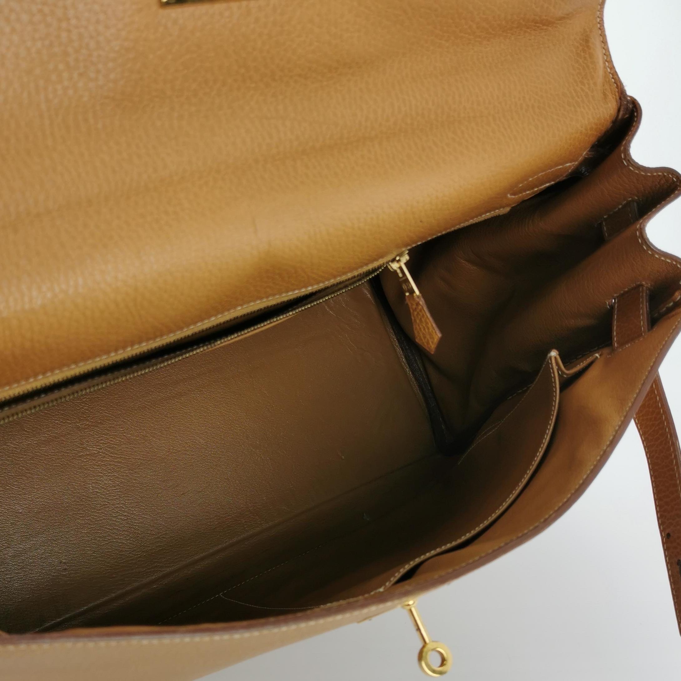 Hermes Kelly 40 Retourne Gold Togo Leather Gold Hardware 1993 en vente 5