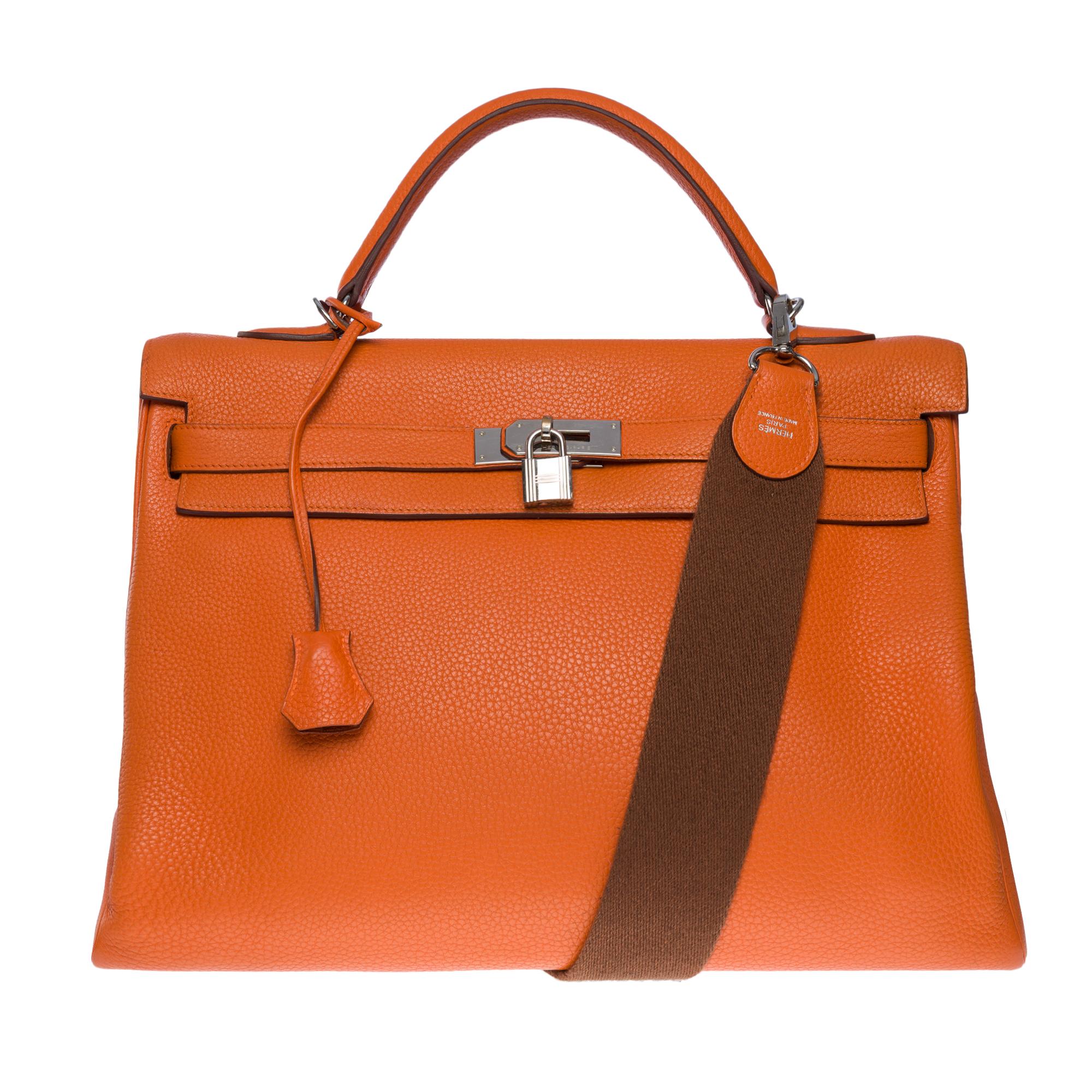 Hermes Kelly 40 retourne handbag strap in Orange Togo leather, SHW In Good Condition In Paris, IDF