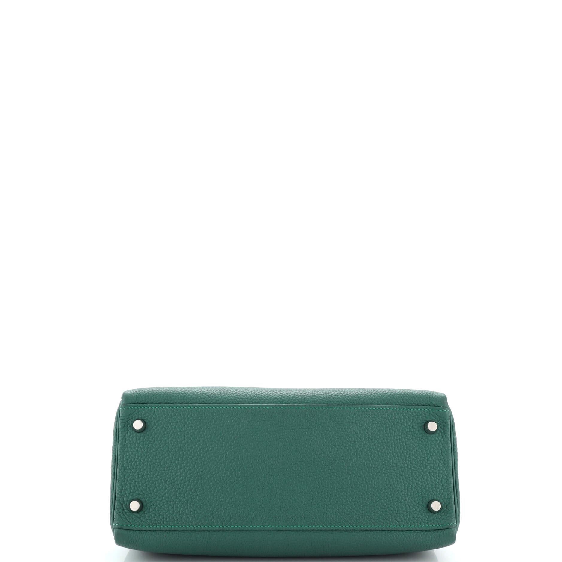 Women's Hermes Kelly Au Pas Handbag Green Togo with Palladium Hardware 28 For Sale
