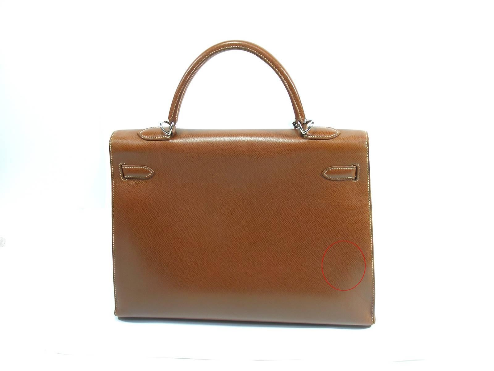 Hermès Kelly Bag 2 / 35 cm 
Brown and palladium hardware 
RARE Leather grainé 
Stamp G in the square ( production 2003 )
Please note : no amovible strap / no clochette / only 1 key for cadenas
The corners of the bag have been restored
Some marks on