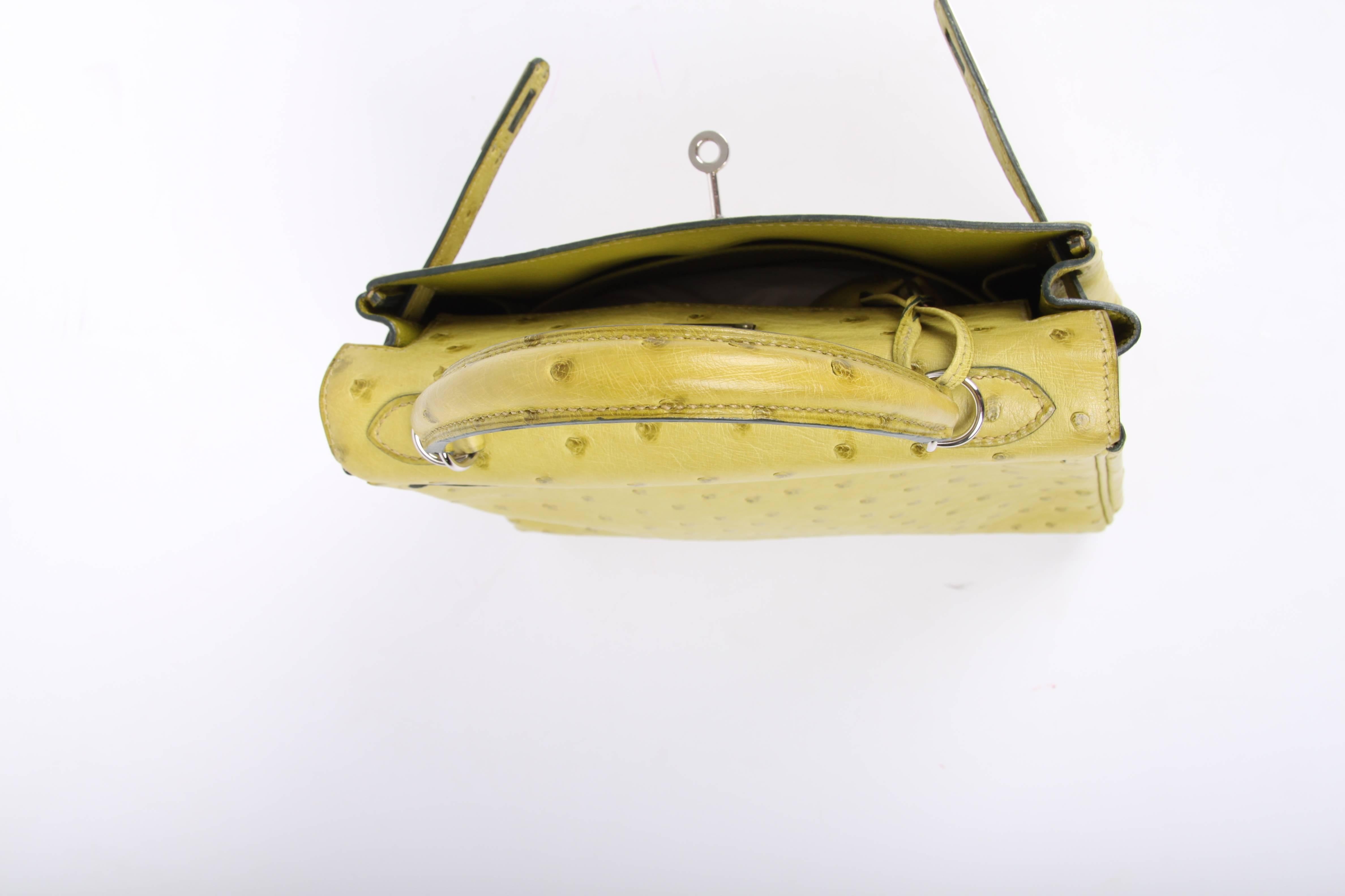 Hermes lime green 25 Ostrich Leather Kelly Bag In Excellent Condition In Baarn, NL