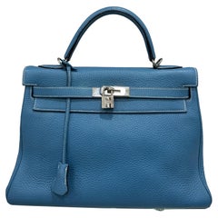 Borsa Kelly Hermès 32 Clemence in pelle blu Izmir con manico superiore