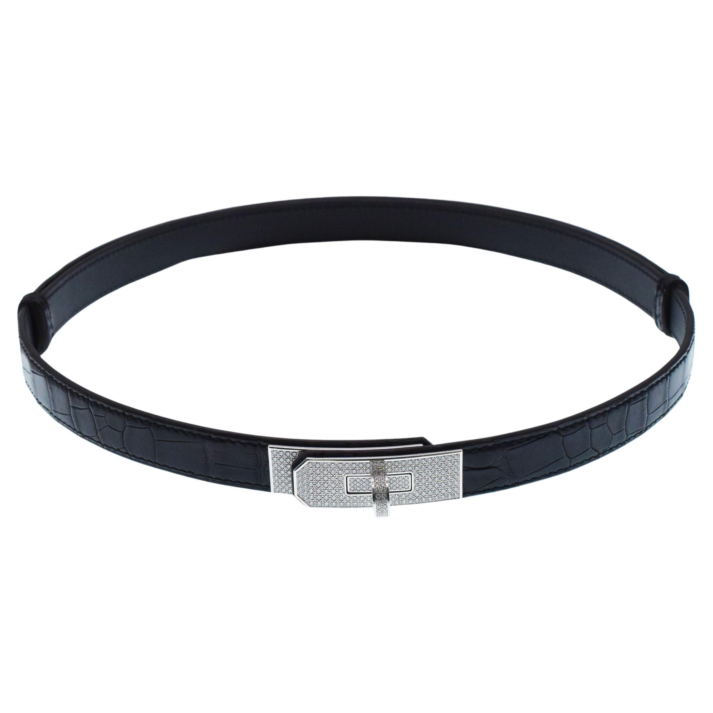 Ceinture Kelly Hermès en or blanc 18 carats et diamants. Inscrit:Hermes Paris, XXXX, Au750,
Estampillé du poinçon français et de la marque du fabricant. Livré avec le reçu original  (vendu au détail pour 69.900$)