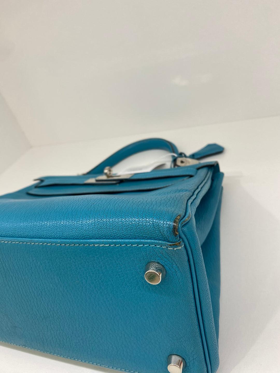 Hermes Kelly Blue Jean 28 PHW In Fair Condition For Sale In Double Bay, AU