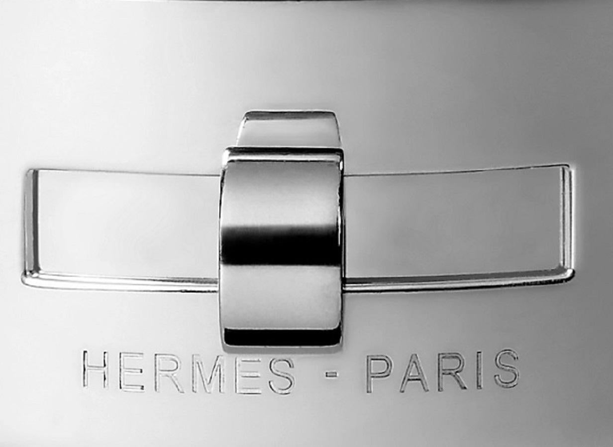 Size LG 17cm
Silver bracelet

The House's iconic bag, with its reel clasp, has also become a signature of Hermès jewelry.

Manufacturing: France/Germany

925/1000 silver

Inner Circumference: 17cm  Width: 2.2cm