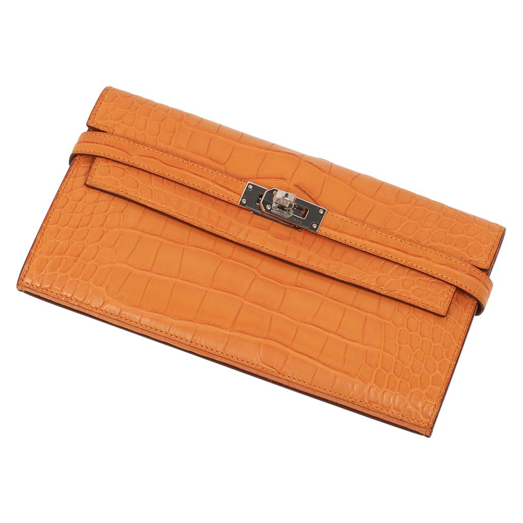 Hermes Abricot Matte Alligator Kelly Classic Wallet Palladium New In New Condition In Miami, FL