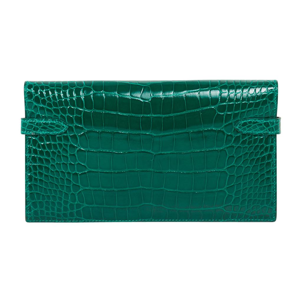 Hermes Kelly Classic Wallet / Clutch Emerald Alligator Lisse New w/Box In New Condition In Miami, FL