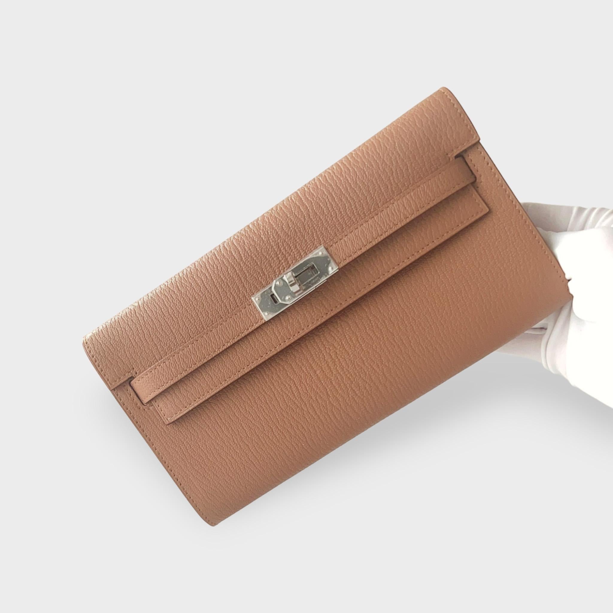 Hermes Kelly Classique To Go Wallet, In Quebracho, Palladium Hardware, 2023 In New Condition In London, GB