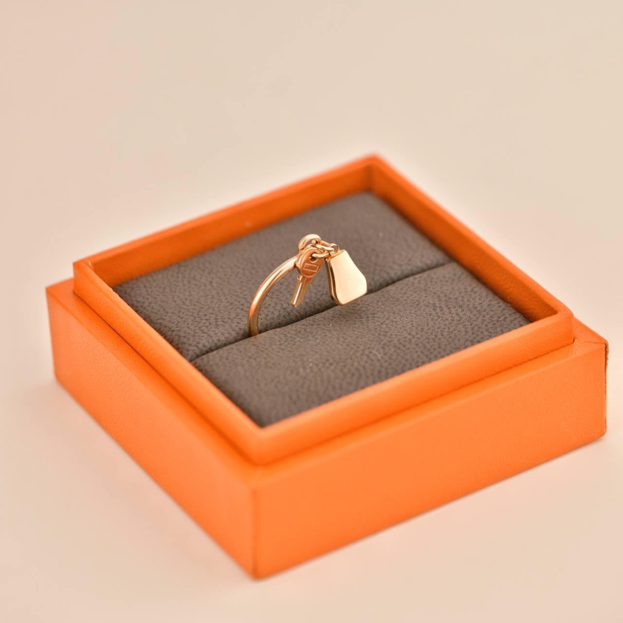 Hermès Kelly Clochette Bague en or rose 18K Taille 54 Excellent état - En vente à Banbury, GB